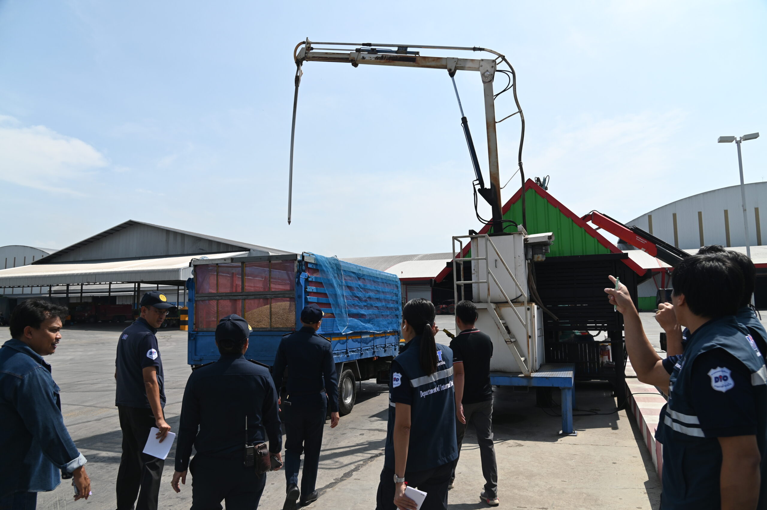 DIT ยืนยันดูแลราคาข้าวเหนียวเชียงใหม่อย่างใกล้ชิด เดินหน้ามาตรการพยุงราคา-ลดต้นทุน-ตรวจสอบการรับซื้อ ช่วยเกษตรกรขายได้ในระดับที่เป็นธรรม 4 dsc 4055 scaled