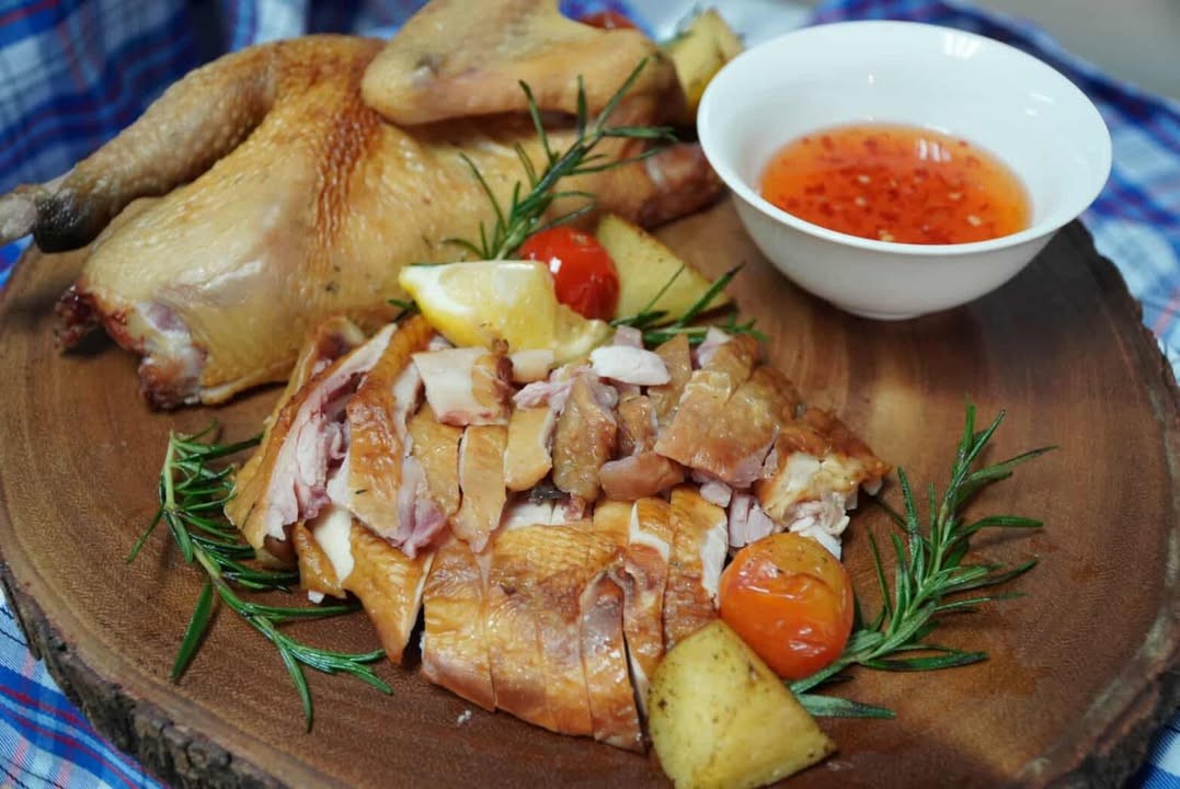 กรมปศุสัตว์ต้อนรับคณะผู้แทนจากไต้หวัน ศึกษาดูงานการเพิ่มมูลค่าการผลิตไก่พื้นเมืองและไก่กระดูกดำไทยสานต่อความร่วมมือวิชาการไทย–ไต้หวัน เพื่อยกระดับเกษตรกรผู้เลี้ยงไก่พื้นเมืองสู่ตลาดสากล 5 messageImage 1760691685921