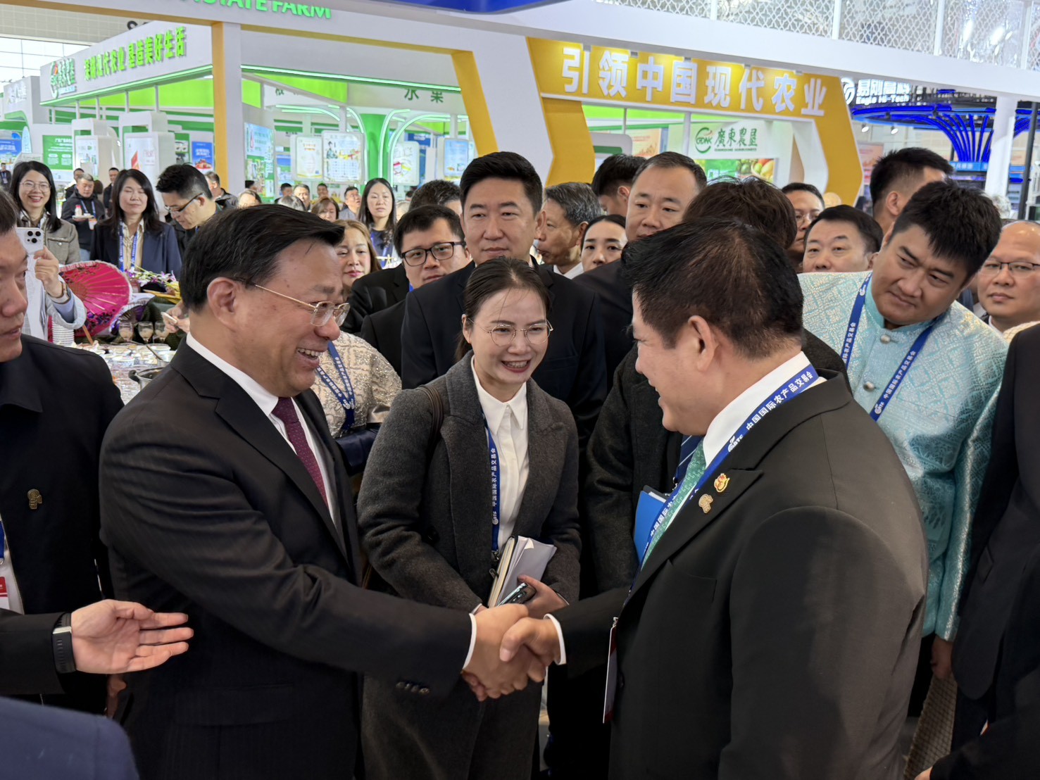 “รองนายกฯ ธรรมนัส”นำทัพไทยบุกงานเกษตรนานาชาติ เทียนจิน โชว์ศักยภาพสินค้าเกษตรพรีเมียม ดันไทยสู่ศูนย์กลางอาหารโลก ขยายความร่วมมือการค้า ฉลอง 50 ปีสัมพันธ์ทางการทูตไทย–จีน สร้างโอกาสเกษตรกรไทยเชื่อมตลาดโลก 3 messageImage 1760763650901