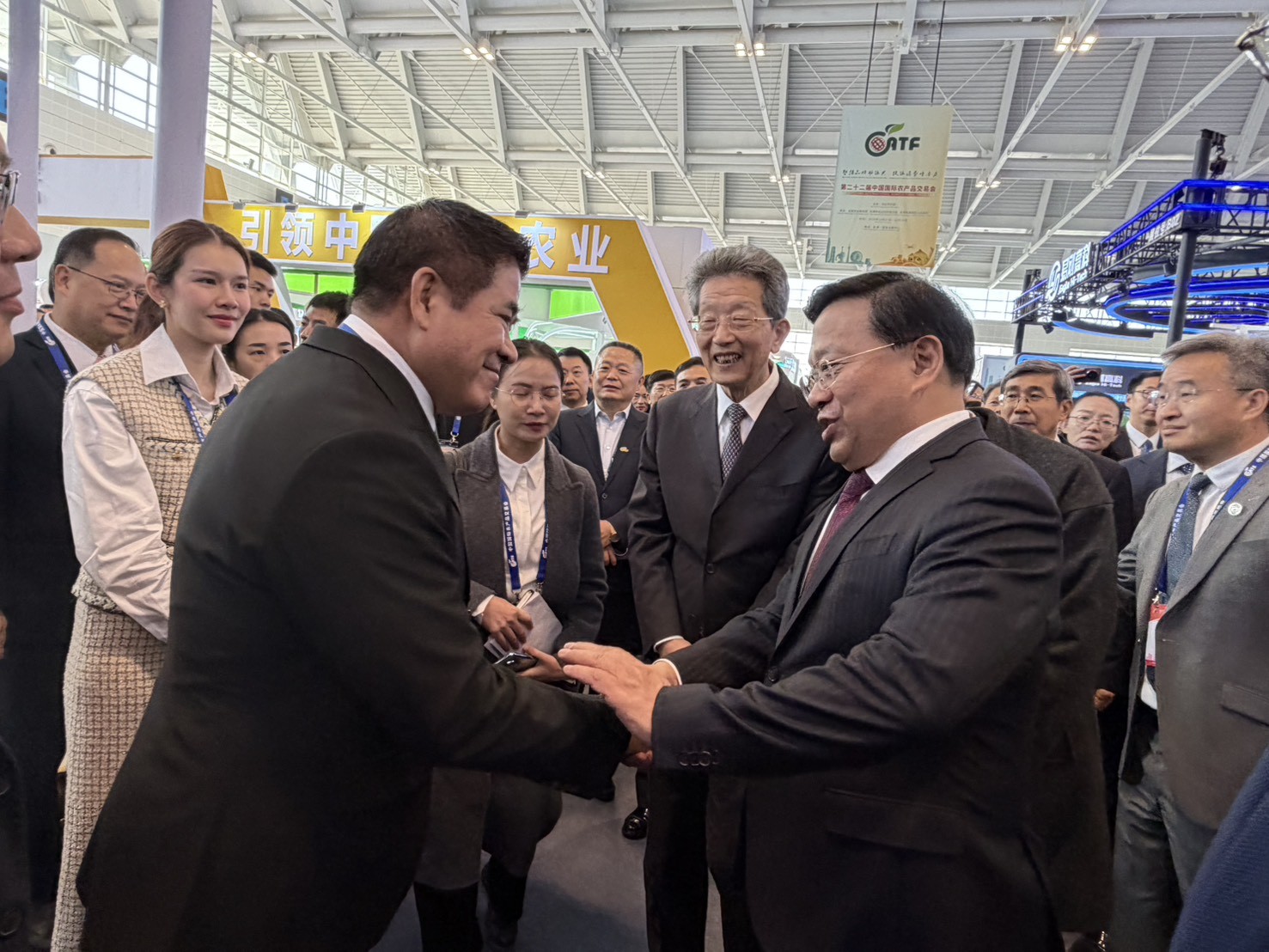 “รองนายกฯ ธรรมนัส”นำทัพไทยบุกงานเกษตรนานาชาติ เทียนจิน โชว์ศักยภาพสินค้าเกษตรพรีเมียม ดันไทยสู่ศูนย์กลางอาหารโลก ขยายความร่วมมือการค้า ฉลอง 50 ปีสัมพันธ์ทางการทูตไทย–จีน สร้างโอกาสเกษตรกรไทยเชื่อมตลาดโลก 7 messageImage 1760763726607