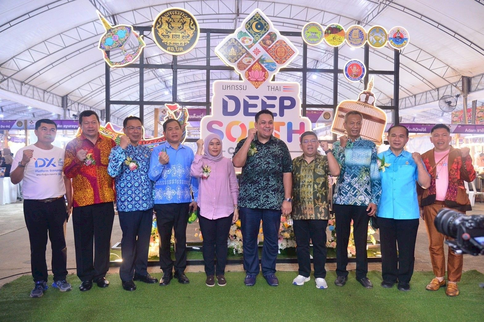 “รมช.อามินทร์” เปิดงานมหกรรม “THAI DEEP SOUTH CONNECT : ของดีพื้นที่ วิถีพื้นถิ่นชายแดนใต้” ครั้งที่ 2 หนุนเศรษฐกิจฐานราก เชื่อมโยงการท่องเที่ยว เพื่อสร้างรายได้อย่างยั่งยืน 5 messageImage 1760797809496