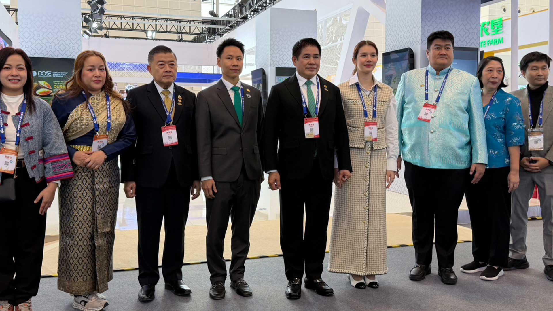 “รองนายกฯ ธรรมนัส”นำทัพไทยบุกงานเกษตรนานาชาติ เทียนจิน โชว์ศักยภาพสินค้าเกษตรพรีเมียม ดันไทยสู่ศูนย์กลางอาหารโลก ขยายความร่วมมือการค้า ฉลอง 50 ปีสัมพันธ์ทางการทูตไทย–จีน สร้างโอกาสเกษตรกรไทยเชื่อมตลาดโลก 1 นำทัพไทย3