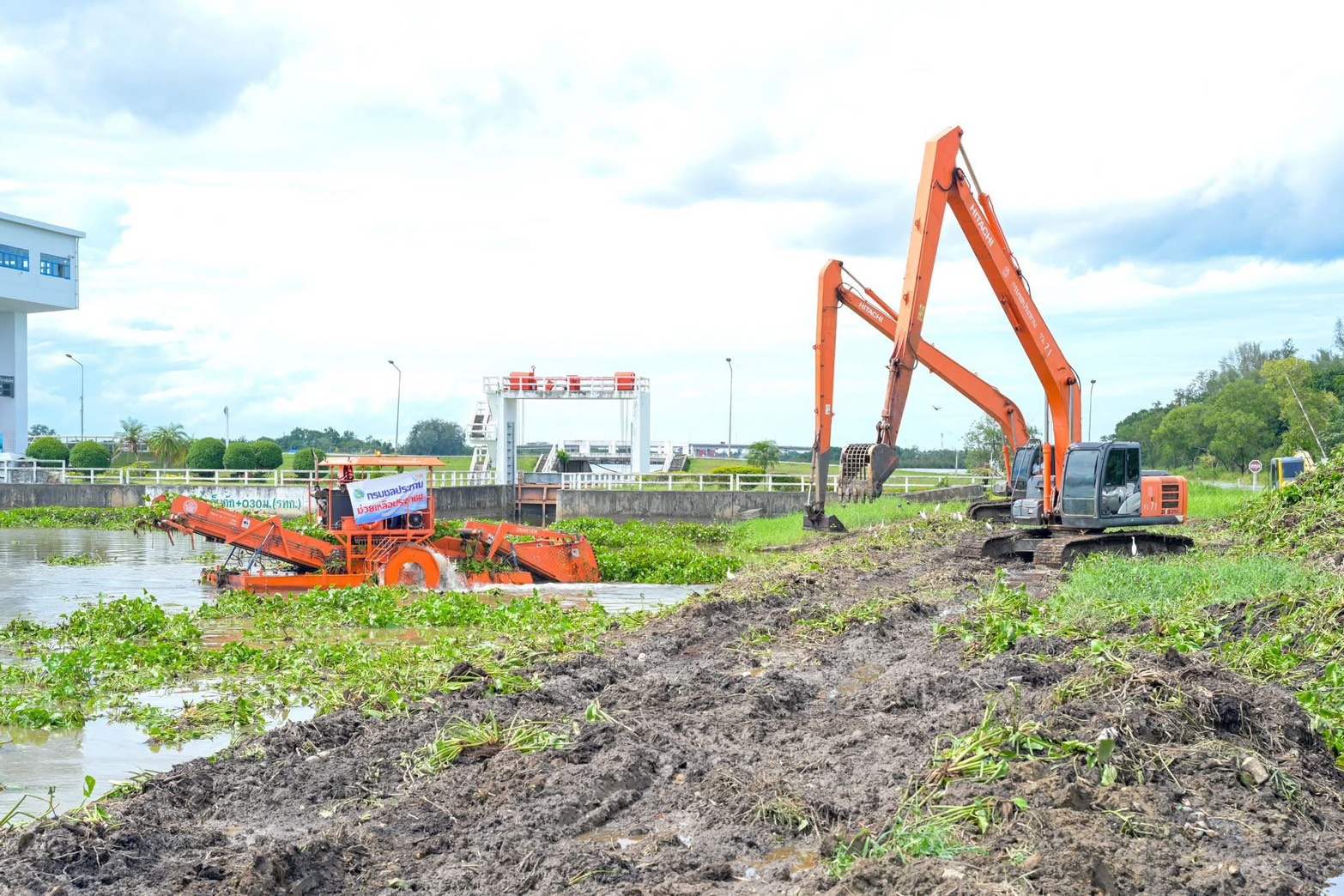 ชป. เตือนภาคใต้รับมือฝนหนัก 23–24 ต.ค. จากอิทธิพลพายุ “เฟิงเฉิน” แม้ไม่เข้าไทยโดยตรง 3 ภาพชป3 1