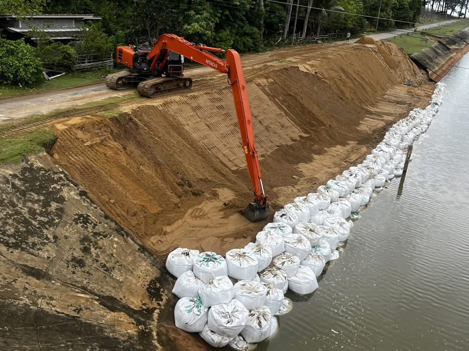 ชป. เตือนภาคใต้รับมือฝนหนัก 23–24 ต.ค. จากอิทธิพลพายุ “เฟิงเฉิน” แม้ไม่เข้าไทยโดยตรง 6 ภาพชป6