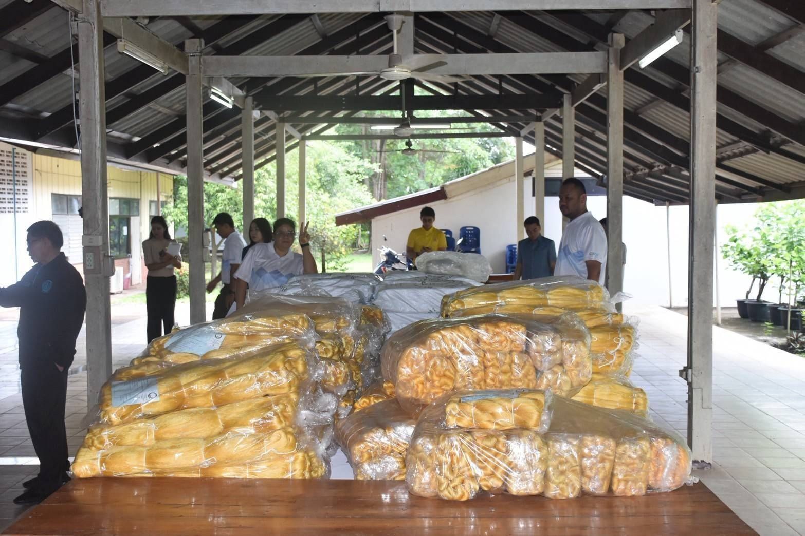 กรมหม่อนไหมเดินหน้า “ธนาคารปัจจัยการผลิตด้านหม่อนไหม” 94 แห่ง ครอบคลุม 33 จังหวัด ยกระดับการเข้าถึงวัตถุดิบ–หนุนเศรษฐกิจฐานราก ตามแนวทาง BCG 5 ภาพมม4