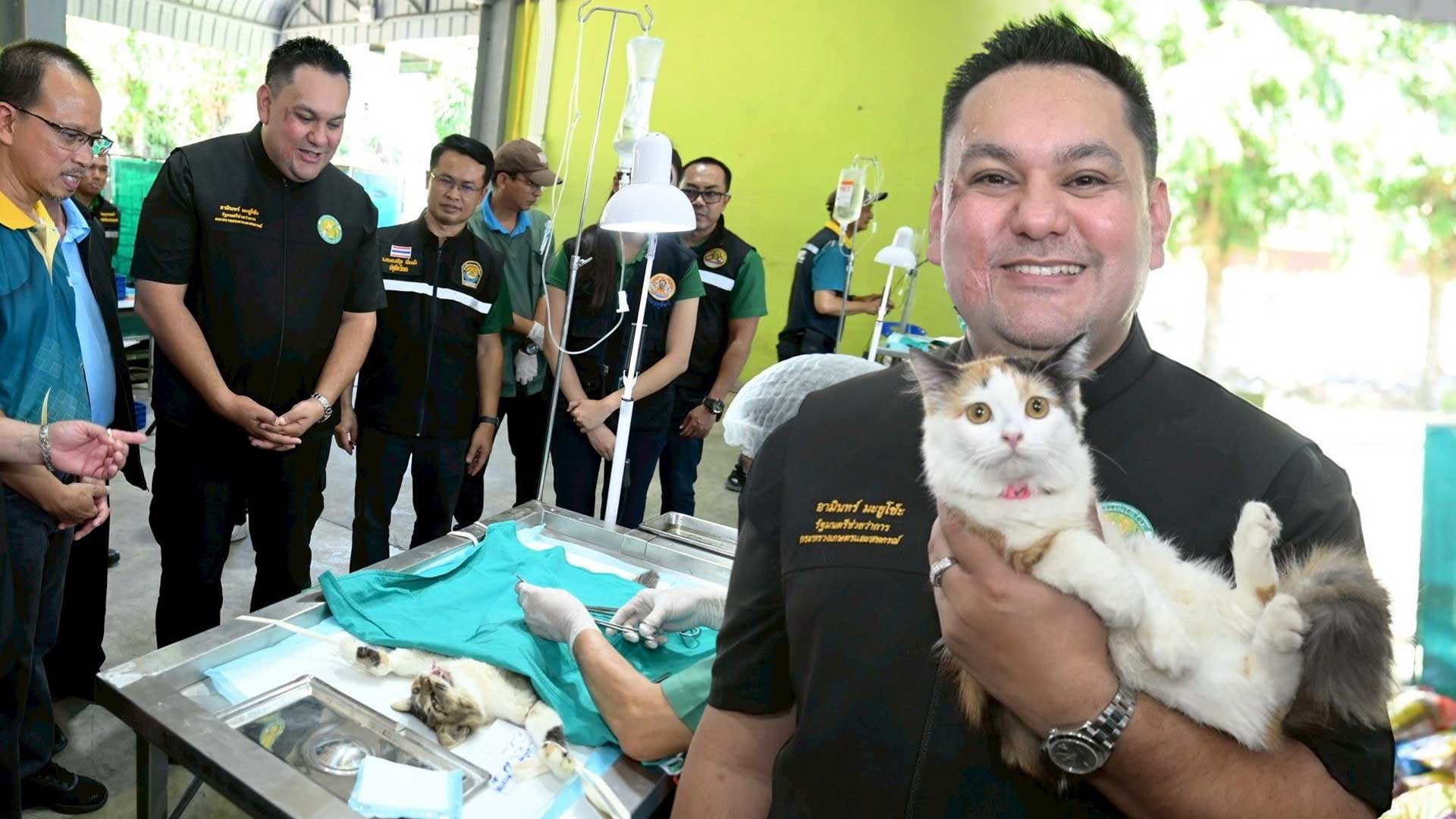 “รมช.อามินทร์” ขยายผลโครงการเร่งรัดผ่าตัดทำหมันสุนัขและแมวฯ จังหวัดยะลามุ่งควบคุมประชากรสัตว์ ป้องกันการแพร่ระบาดโรดพิษสุนัขบ้าในพื้นที่ 1 อามินทร์ขยายผลโครงการ3
