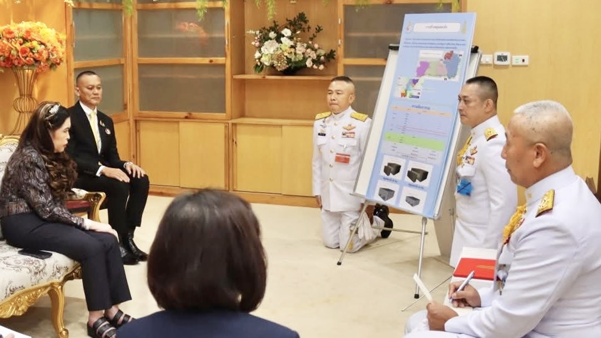 “เจ้าฟ้าจุฬาภรณ์ฯ” ทรงเร่งให้สร้างหลุมบุคคล 50 หลุมใช้เป็นที่มั่นกำบังให้ทหาร พร้อมสร้างหลุมหลบภัยประชาชน 8 แห่ง 1 เจ้าฟ้าจุฬาภรณ์ฯ2