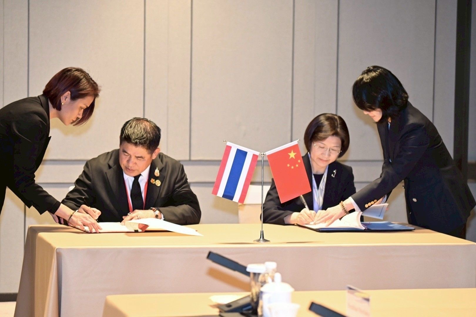 “รองนายกฯ ธรรมนัส 1017529