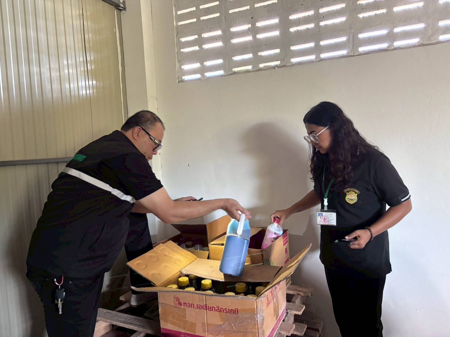 กรมวิชาการเกษตร ร่วมทีมบก.ปคบ. จับกุมลักลอบจำหน่ายวัตถุอันตรายทางการเกษตรชนิดที่ 4 ยึดของกลางมูลค่ากว่า 1 ล้านบาท 4 1022681