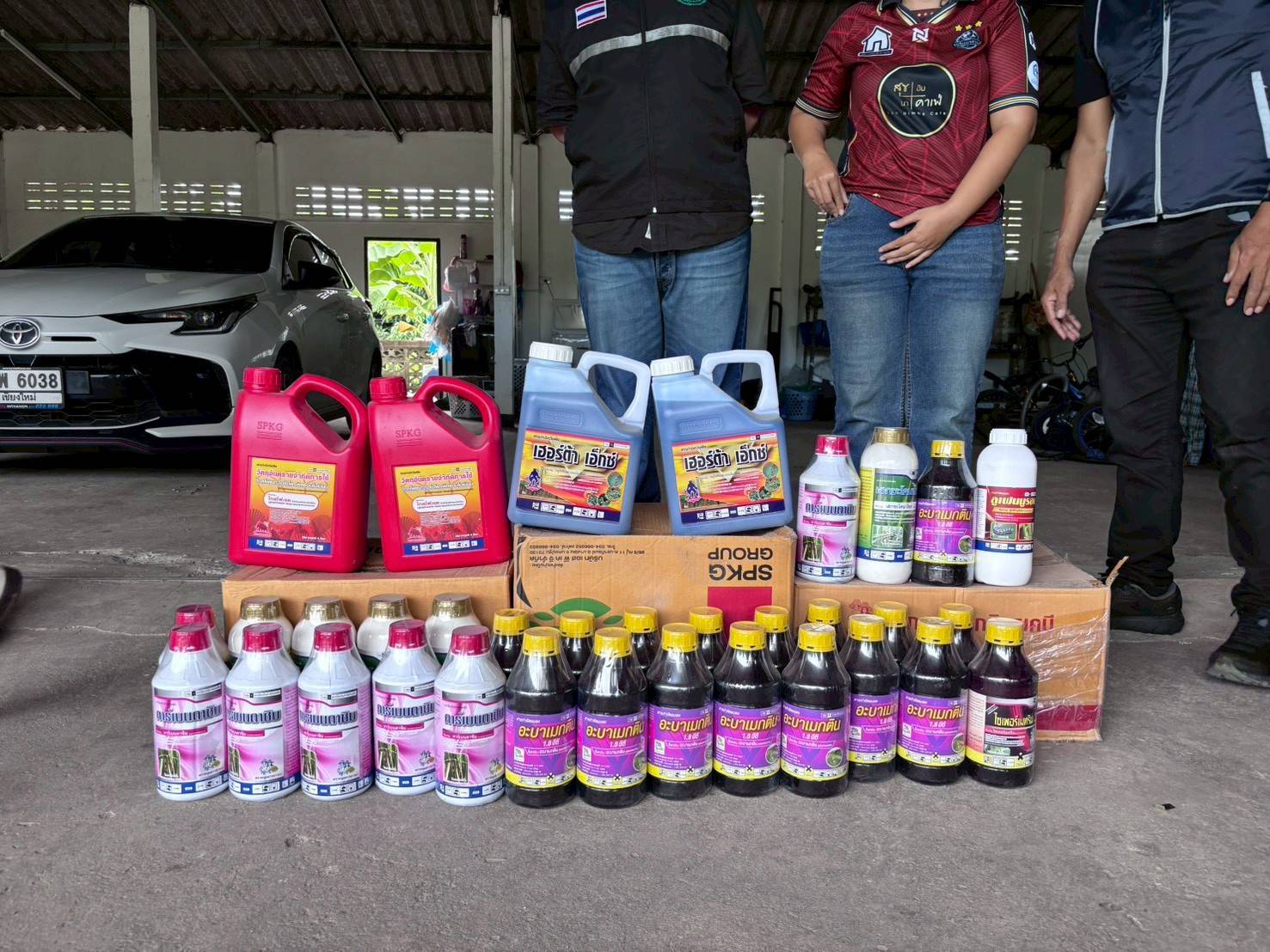 กรมวิชาการเกษตร ร่วมทีมบก.ปคบ. จับกุมลักลอบจำหน่ายวัตถุอันตรายทางการเกษตรชนิดที่ 4 ยึดของกลางมูลค่ากว่า 1 ล้านบาท 9 1022683