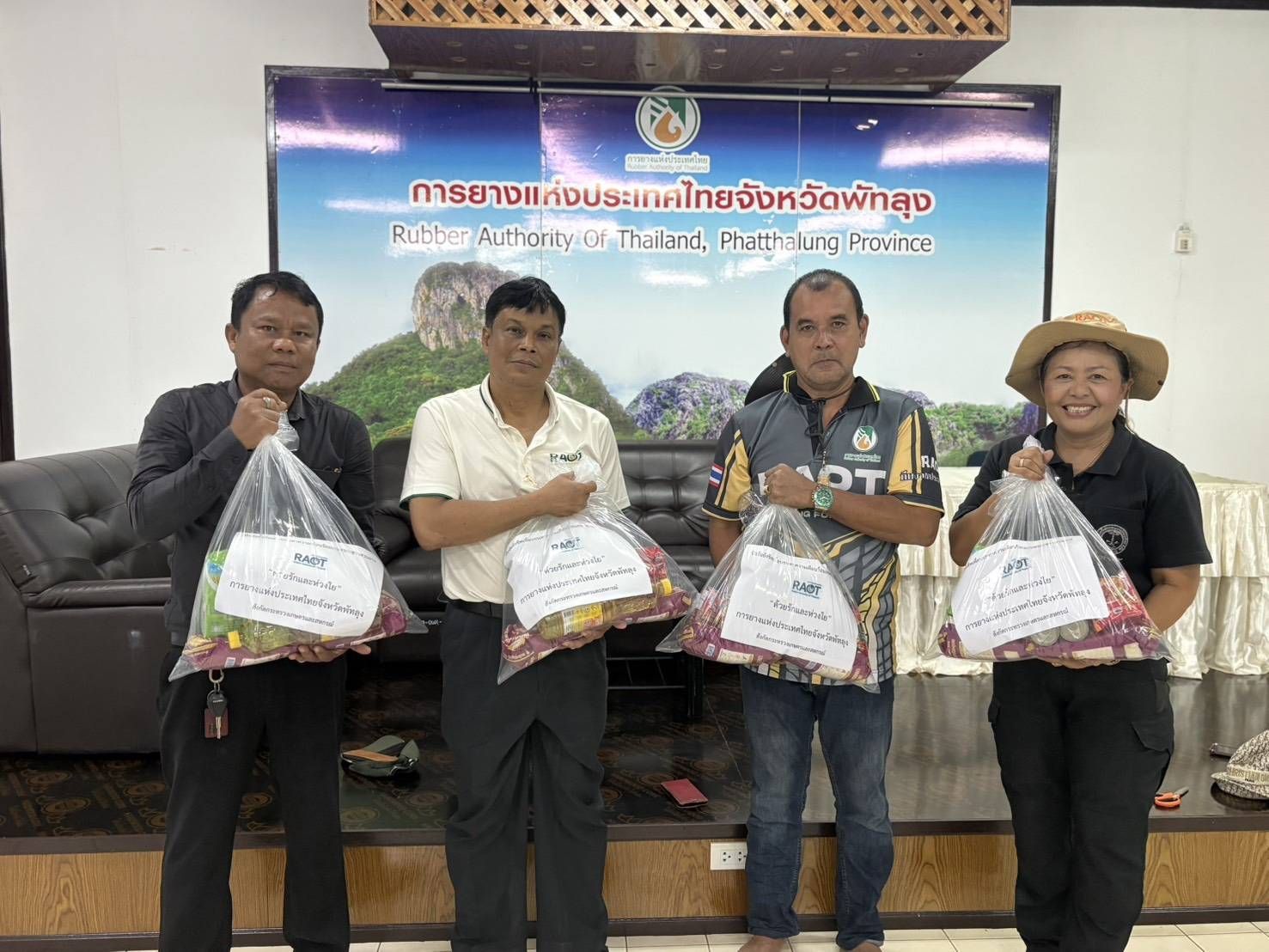 กยท. พร้อมเคียงข้างชาวสวนยาง ระดมกำลังช่วยเหลือผู้ประสบภัยน้ำท่วมภาคใต้ เตรียมสำรวจความเสียหายสวนยางหลังน้ำลดทันที 5 1132729