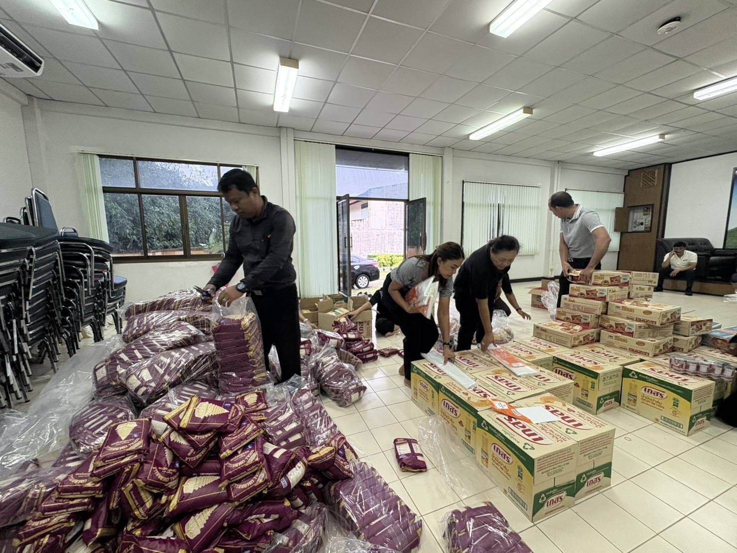 กยท. พร้อมเคียงข้างชาวสวนยาง ระดมกำลังช่วยเหลือผู้ประสบภัยน้ำท่วมภาคใต้ เตรียมสำรวจความเสียหายสวนยางหลังน้ำลดทันที 6 1132730