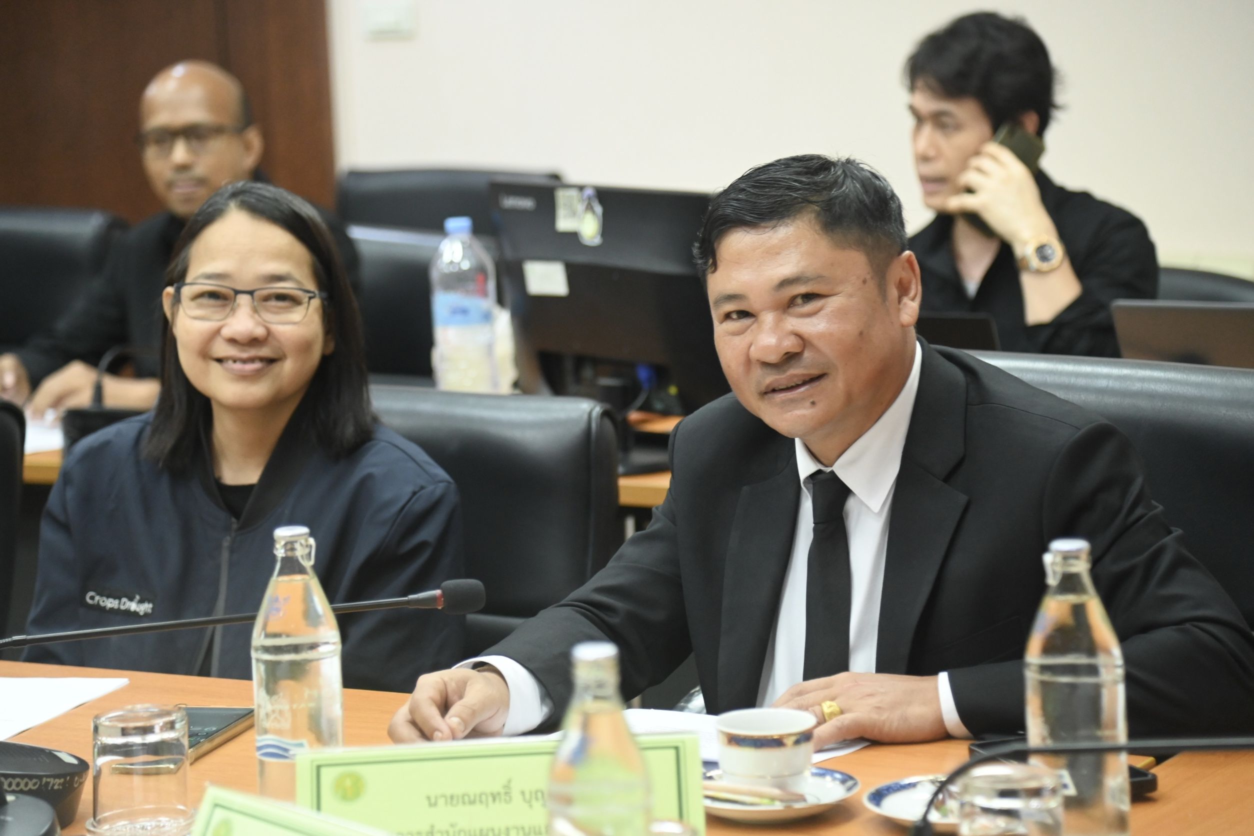 รองปลัดเกษตรฯ หารือแนวทางแก้ไขปัญหามลพิษทางน้ำในพื้นที่ลุ่มน้ำกกและลุ่มน้ำที่เกี่ยวข้องเน้นปฏิบัติงานเชิงบูรณาการ คู่การสร้างความเข้าใจในกลุ่มเกษตรกร 4 1196037