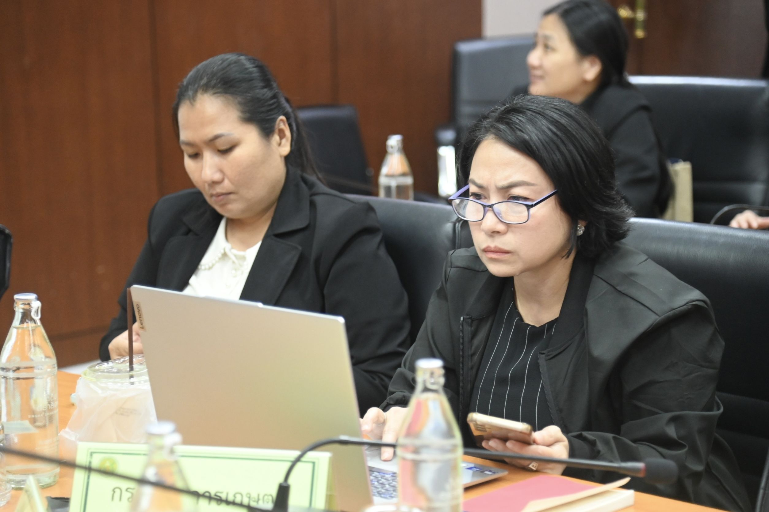 รองปลัดเกษตรฯ หารือแนวทางแก้ไขปัญหามลพิษทางน้ำในพื้นที่ลุ่มน้ำกกและลุ่มน้ำที่เกี่ยวข้องเน้นปฏิบัติงานเชิงบูรณาการ คู่การสร้างความเข้าใจในกลุ่มเกษตรกร 7 1196040