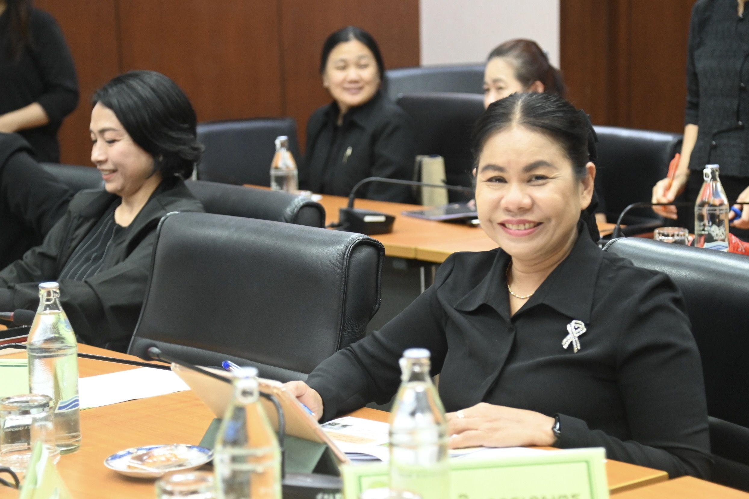 รองปลัดเกษตรฯ หารือแนวทางแก้ไขปัญหามลพิษทางน้ำในพื้นที่ลุ่มน้ำกกและลุ่มน้ำที่เกี่ยวข้องเน้นปฏิบัติงานเชิงบูรณาการ คู่การสร้างความเข้าใจในกลุ่มเกษตรกร 6 1196041