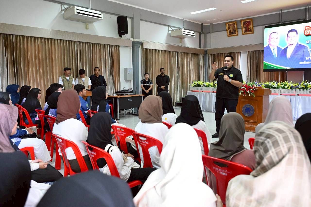 “รมช.อามินทร์” ลงพื้นที่นราธิวาส รับฟังปัญหาเกษตรกร ย้ำ ทุกปัญหาจะแก้ไขให้เร็วที่สุด พร้อมพบปะเยาวชนตากใบ ขับเคลื่อนอนาคตชุมชน 12 1406220