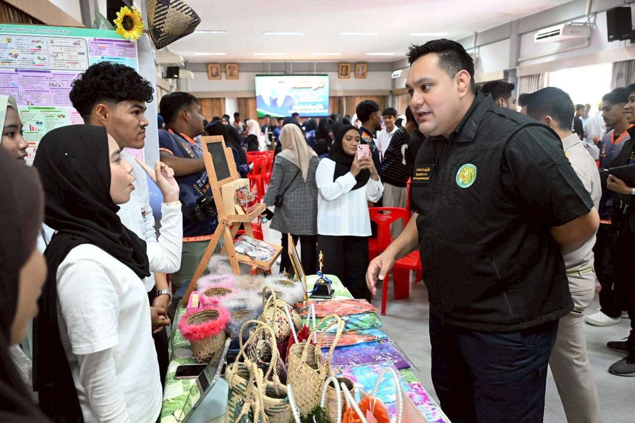 “รมช.อามินทร์” ลงพื้นที่นราธิวาส รับฟังปัญหาเกษตรกร ย้ำ ทุกปัญหาจะแก้ไขให้เร็วที่สุด พร้อมพบปะเยาวชนตากใบ ขับเคลื่อนอนาคตชุมชน 14 1406228