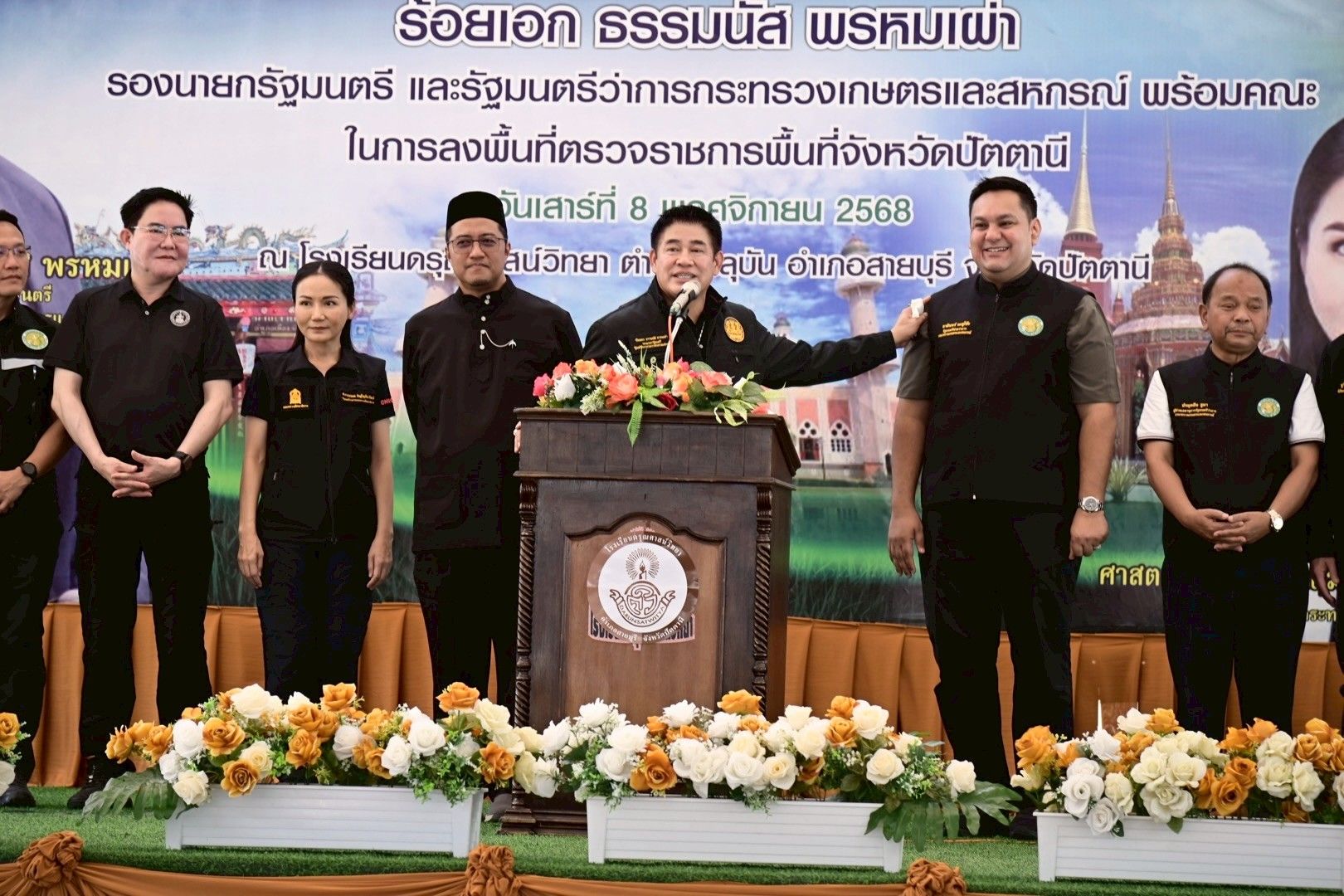 “รมว.ธรรมนัส” นำ 4 กระทรวง “กษ. ศธ. พม. กก.” ลง 3 จังหวัดชายแดนใต้ มุ่งพัฒนาคุณภาพชีวิตในทุกมิติ เน้นการบริหารจัดการน้ำอย่างเป็นระบบ การส่งเสริมอาชีพ พร้อมเร่งผลักดันราคายาง – ปาล์มน้ำมัน – โคเนื้อ และยกระดับอาหารฮาลาลเพื่อการส่งออก 4 1407571