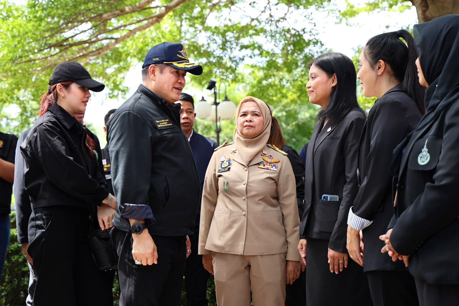 “รมว.ธรรมนัส” นำ 4 กระทรวง “กษ. ศธ. พม. กก.” ลง 3 จังหวัดชายแดนใต้ มุ่งพัฒนาคุณภาพชีวิตในทุกมิติ เน้นการบริหารจัดการน้ำอย่างเป็นระบบ การส่งเสริมอาชีพ พร้อมเร่งผลักดันราคายาง – ปาล์มน้ำมัน – โคเนื้อ และยกระดับอาหารฮาลาลเพื่อการส่งออก 8 1407596