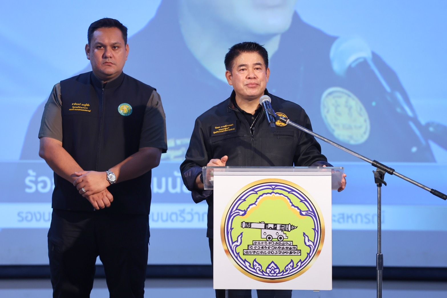 “รมว.ธรรมนัส” นำ 4 กระทรวง “กษ. ศธ. พม. กก.” ลง 3 จังหวัดชายแดนใต้ มุ่งพัฒนาคุณภาพชีวิตในทุกมิติ เน้นการบริหารจัดการน้ำอย่างเป็นระบบ การส่งเสริมอาชีพ พร้อมเร่งผลักดันราคายาง – ปาล์มน้ำมัน – โคเนื้อ และยกระดับอาหารฮาลาลเพื่อการส่งออก 12 1407610