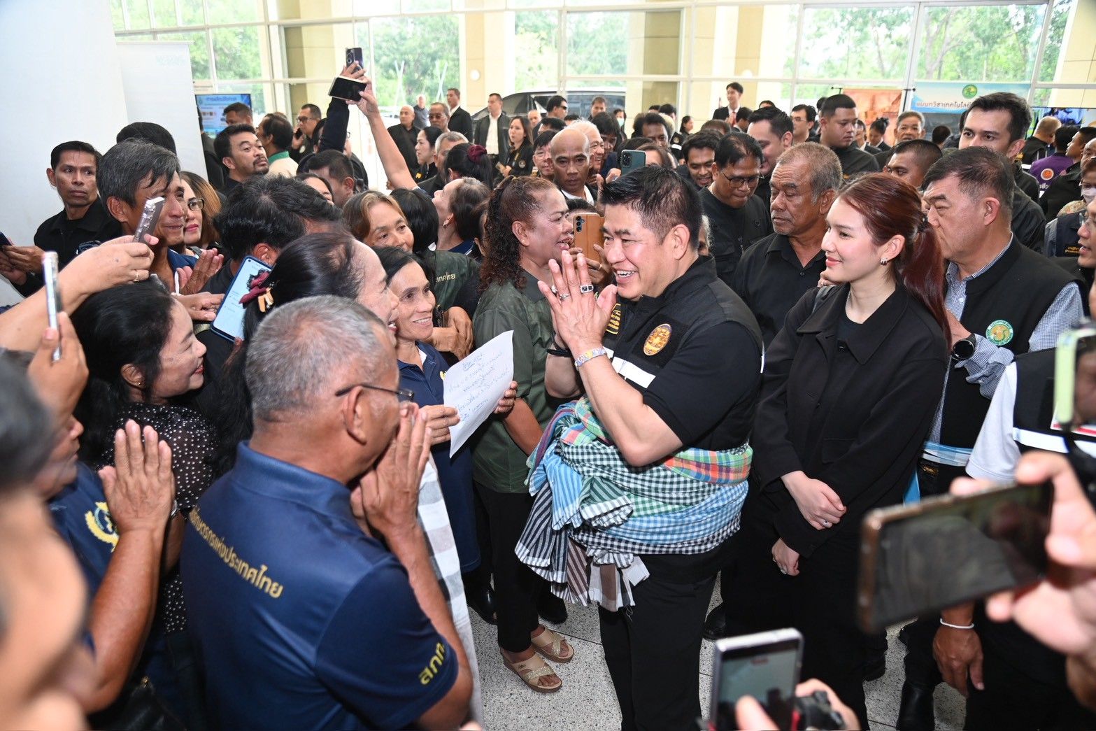 “รมว.ธรรมนัส” ลุยตรัง ติดตามนโยบาย 6 ด้าน เร่งผลักดันพัฒนาภาคใต้ เปิดเวทีรับฟังปัญหา พร้อมสั่งหน่วยงานเดินหน้ายกระดับราคาสินค้าเกษตร 3 1410570