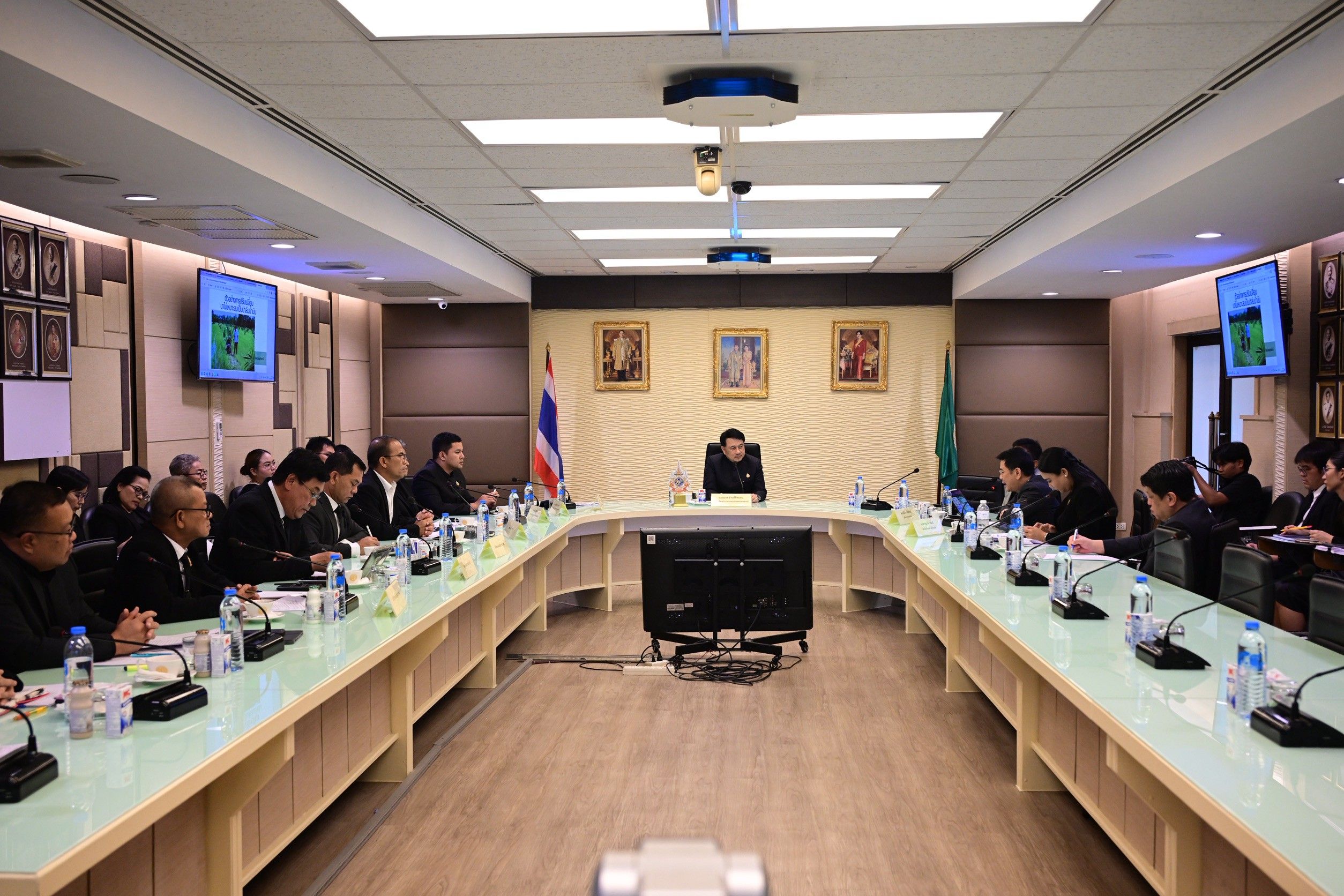 “รมช.นเรศ” ถกมาตรการพยุงราคาข้าว เร่งยกระดับข้าวพรีเมียม ลดปลูกนาปรัง แก้ราคาตกอย่างยั่งยืน เตรียมก่อนเสนอ นบข. 18 พ.ย.นี้ 3 1414869