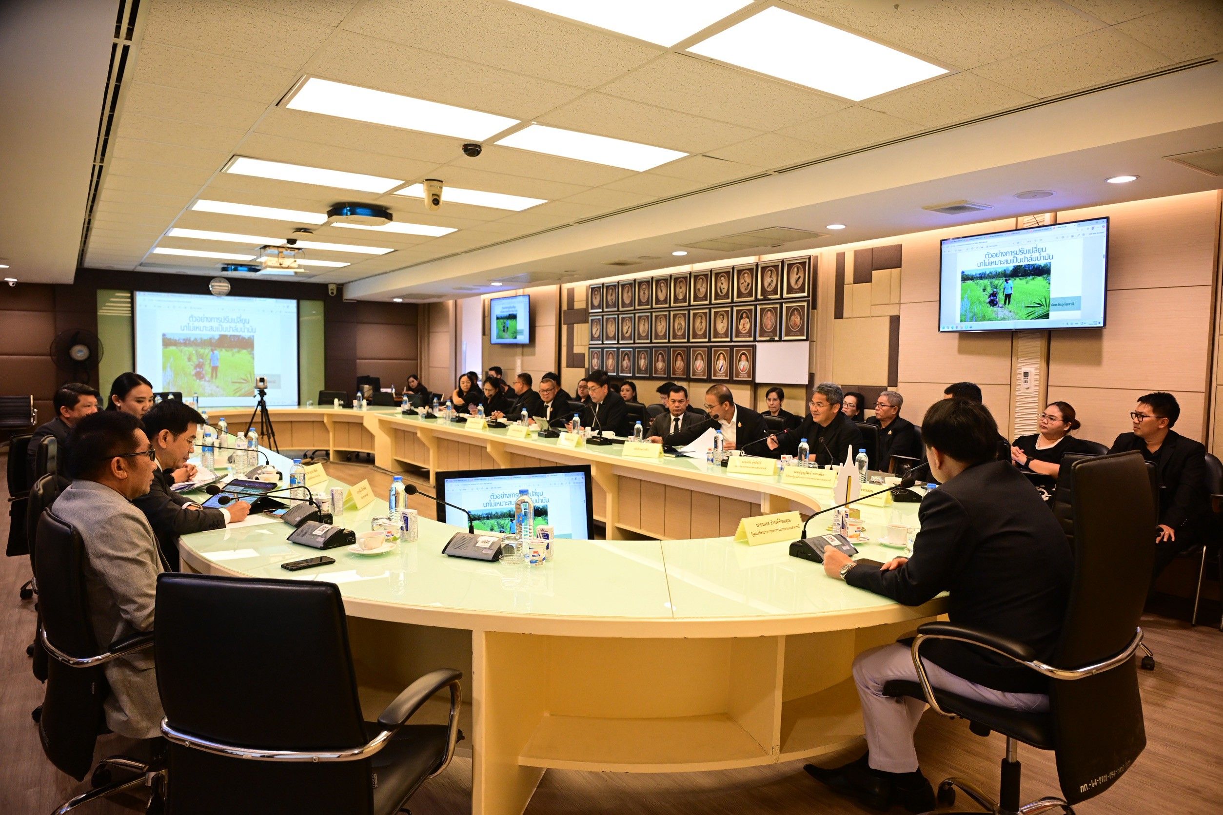 “รมช.นเรศ” ถกมาตรการพยุงราคาข้าว เร่งยกระดับข้าวพรีเมียม ลดปลูกนาปรัง แก้ราคาตกอย่างยั่งยืน เตรียมก่อนเสนอ นบข. 18 พ.ย.นี้ 6 1414874