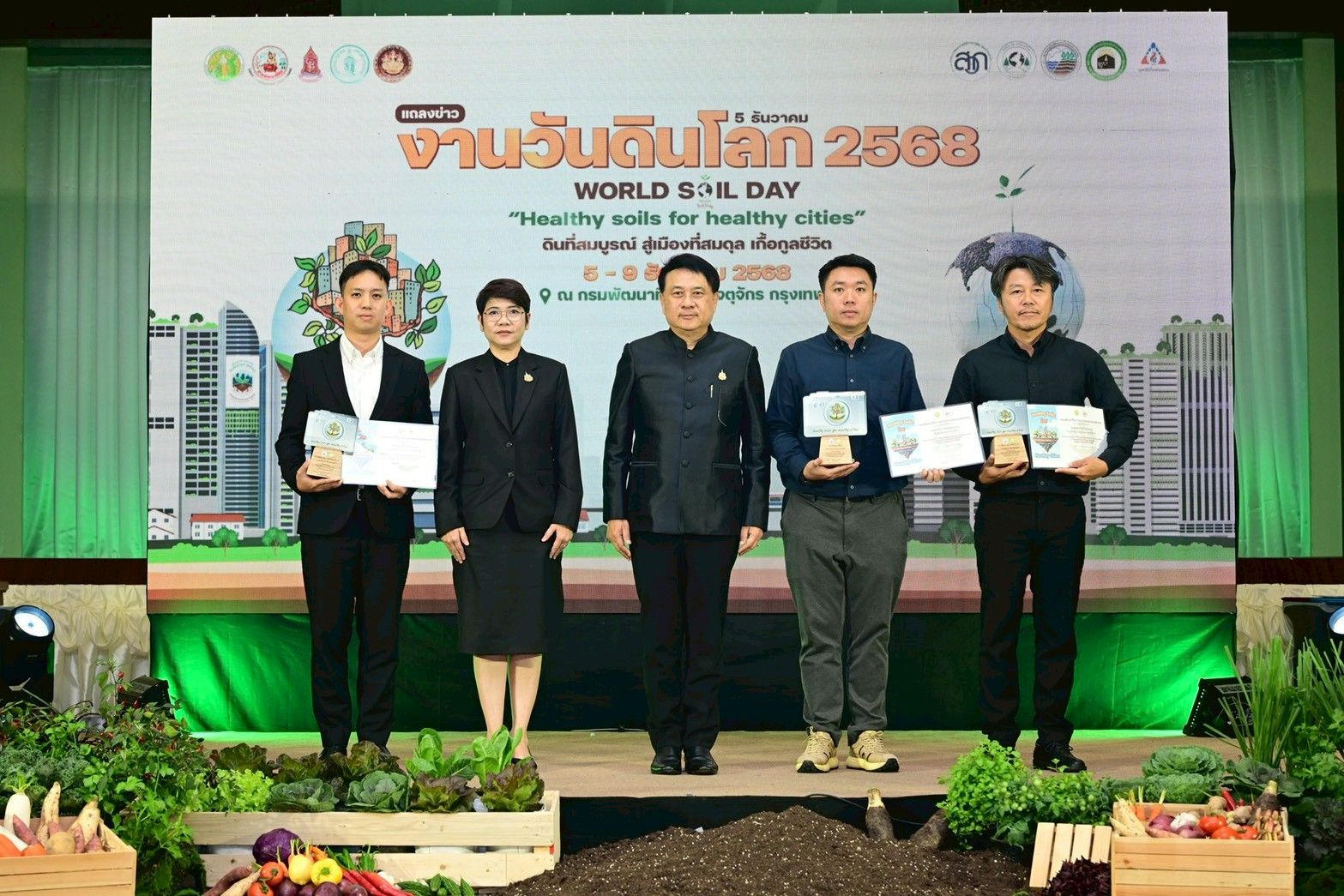 ก.เกษตรฯ เตรียมจัดงาน “วันดินโลก 2568” เทิดพระเกียรติในหลวงรัชกาลที่ 9 “นักวิทยาศาสตร์ดินเพื่อมนุษยธรรม” และเผยแพร่ความรู้และการแลกเปลี่ยนข้อมูลเกี่ยวกับการอนุรักษ์ทรัพยากรดินระหว่าง 5 – 9 ธันวาคม2568 ณ กรมพัฒนาที่ดิน เขตจตุจักร กรุงเทพมหานคร 4 1421476 1