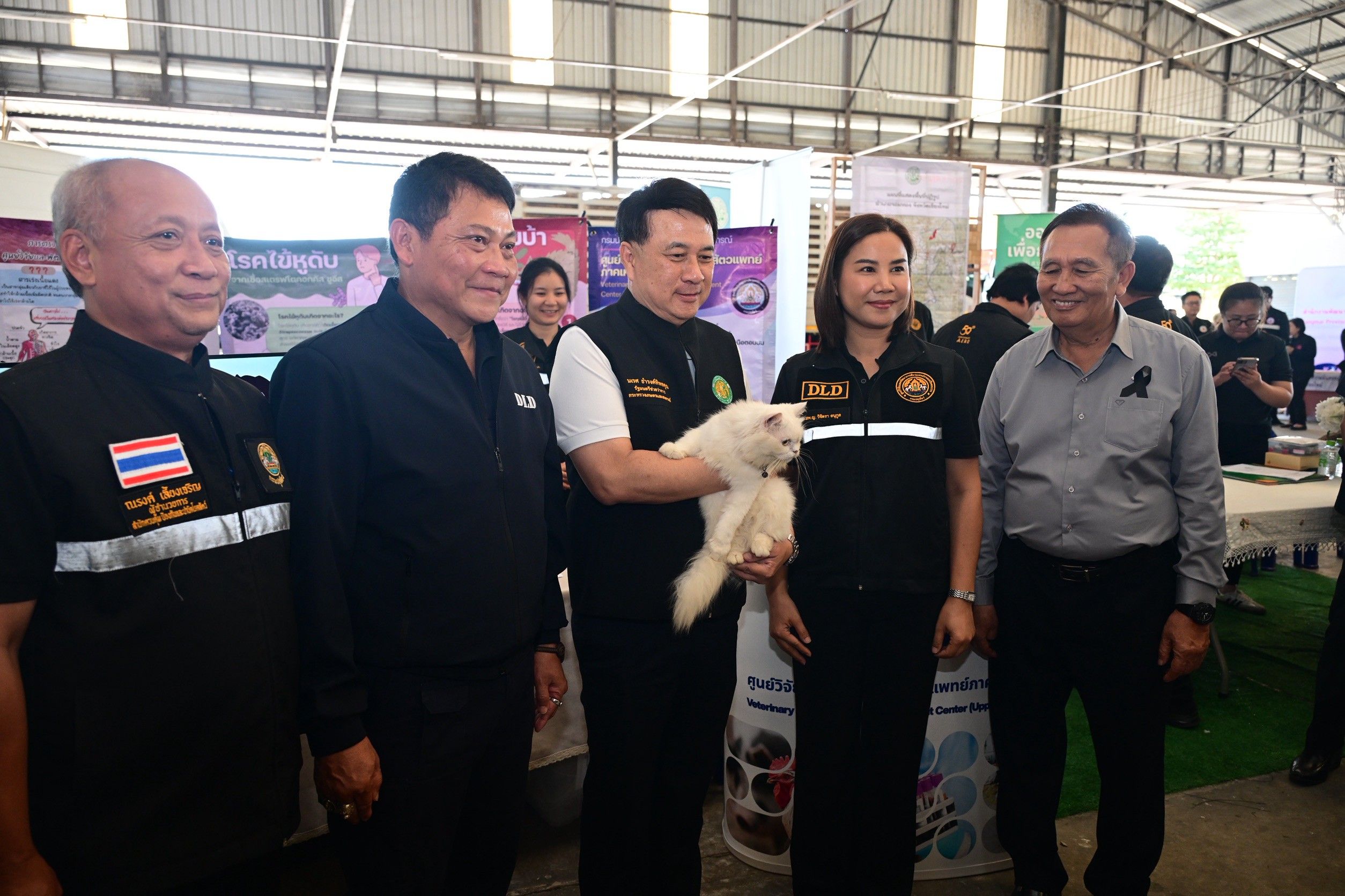 รมช.นเรศ เปิดโครงการทำหมัน ฉีดวัคซีนสุนัข-แมว ควบคุมโรคพิษสุนัขบ้า ตามพระปณิธานฯ จ.เชียงใหม่ 6 1422548