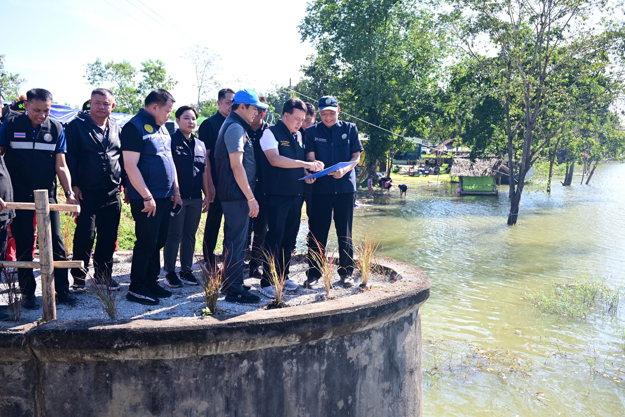 “รมช.นเรศ” หนุนการบริหารจัดการประมงน้ำจืดแบบมีส่วนร่วม มุ่งเพิ่มศักยภาพแหล่งน้ำชุมชน พร้อมร่วมปลูกหญ้าแฝกฟื้นฟูพื้นที่ 6 1425079
