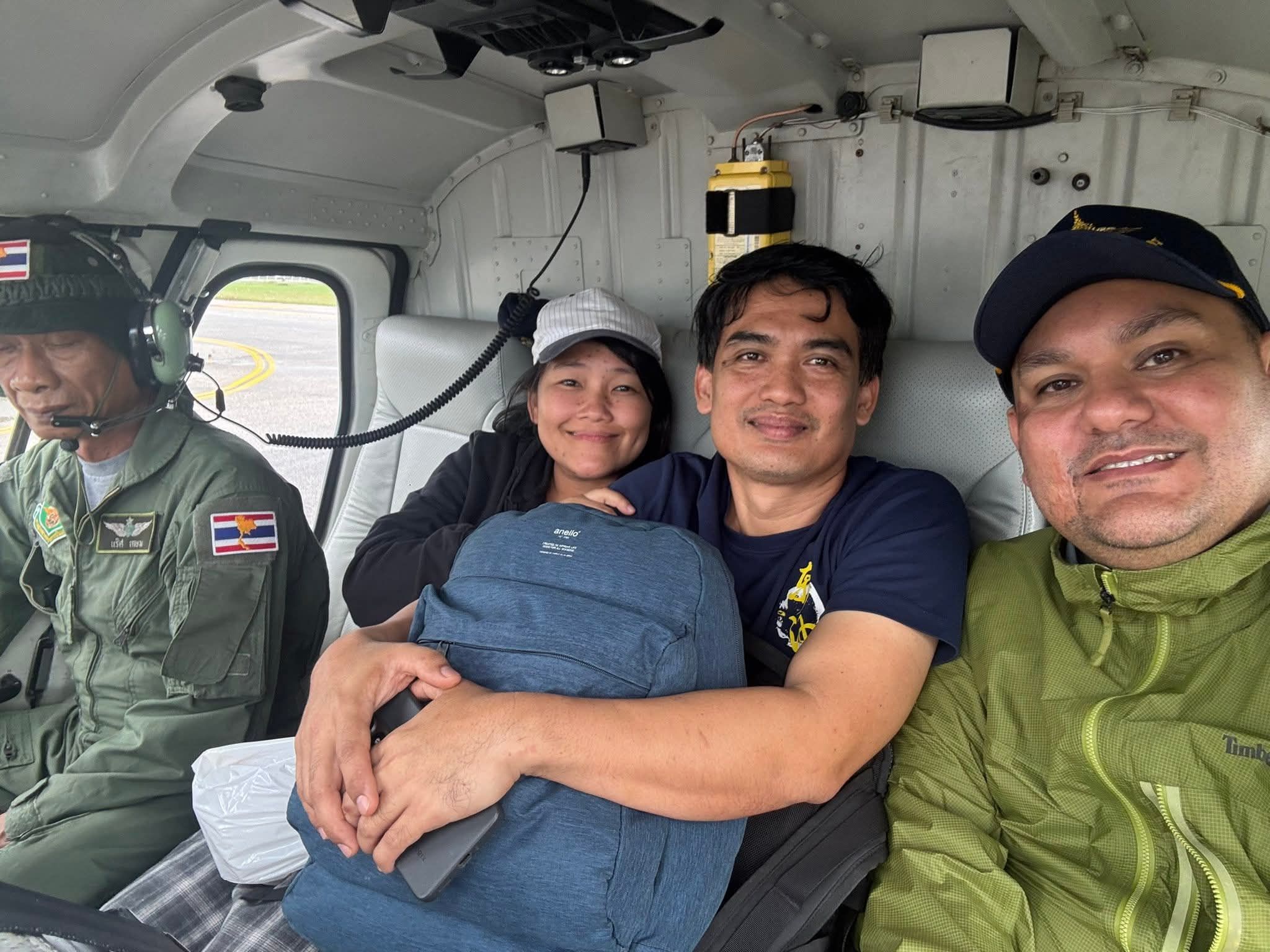 “รมช.อามินทร์” ช่วยหญิงท้องแก่ใกล้คลอด กลางน้ำท่วมหาดใหญ่ ส่งขึ้น ฮ. ถึงมือแพทย์ปลอดภัย พร้อมเร่งแจกจ่าย เสบียงอาหารบรรเทาความเดือดร้อนให้กับประชาชนตลอดวัน 18 1430428