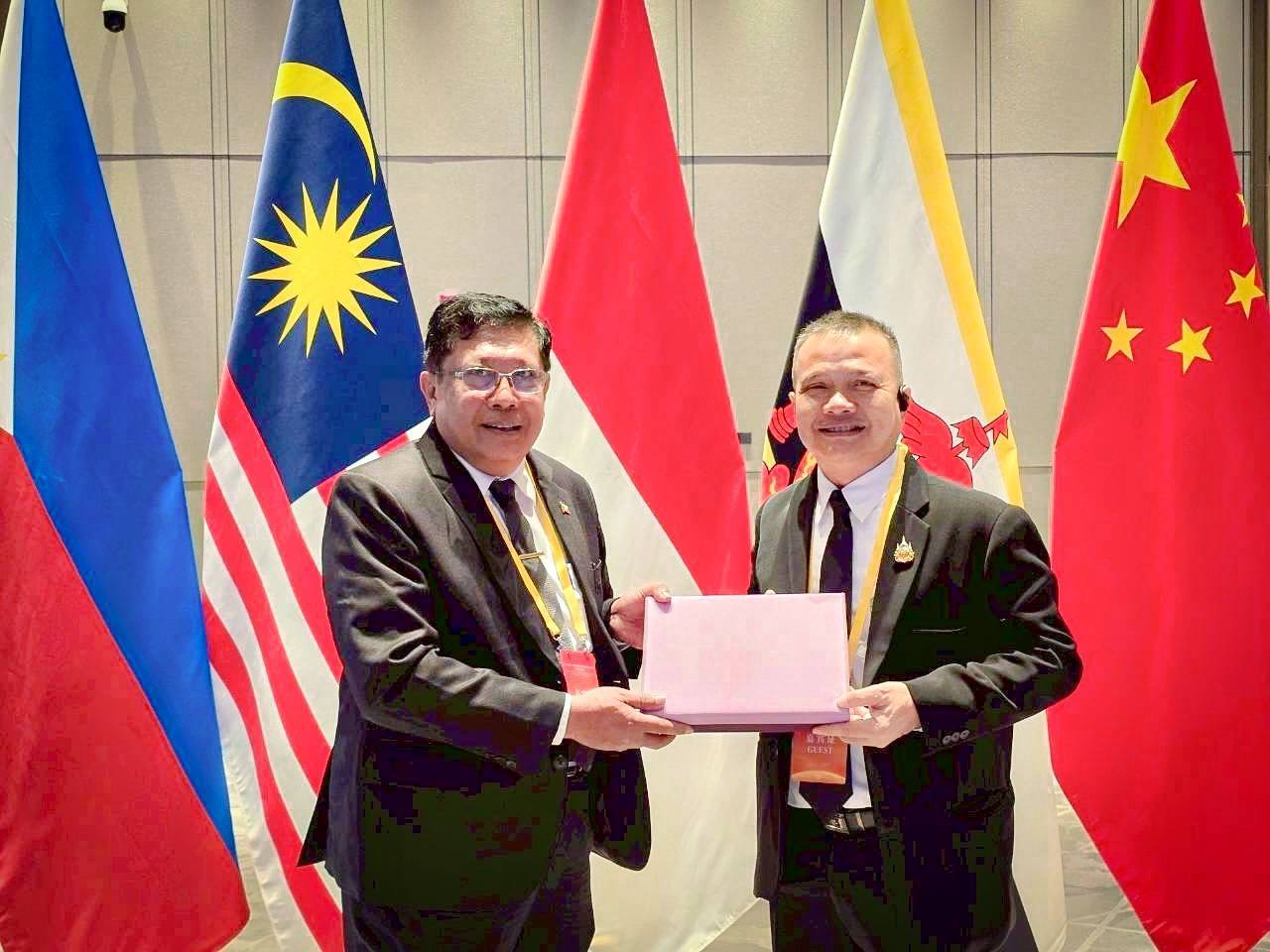 มกอช. เผยความร่วมมืออาเซียน–จีน เดินหน้าเทคโนโลยีดิจิทัลเสริมความปลอดภัยอาหาร ไทยเตรียมต่อยอดพัฒนาระบบใบรับรอง SPS อิเล็กทรอนิกส์ร่วมกับจีน 3 1969703