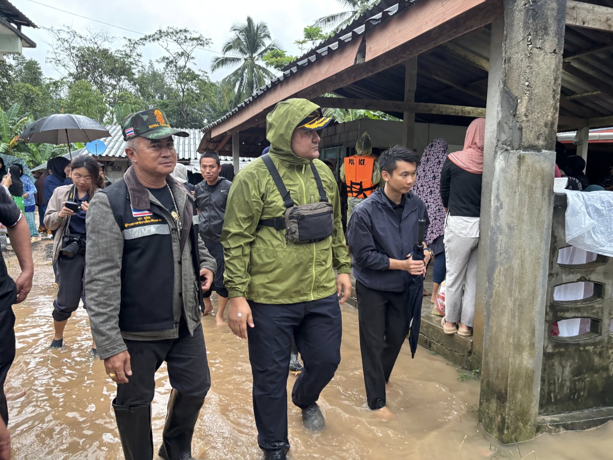 พด.ลุยช่วยน้ำท่วมใต้ เตรียมทีมฟื้นฟูดินหลังน้ำลด ตามนโยบายกระทรวงเกษตรฯ 2 2 1