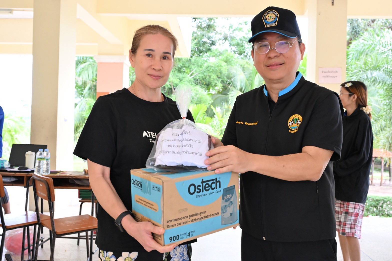อธิบดีกรมปศุสัตว์ ตรวจเยี่ยมหน่วยสัตวแพทย์เคลื่อนที่ให้บริการตรวจรักษาสัตว์เลี้ยงและแจกอาหารสุนัขและแมวในพื้นที่ประสบอุทกภัยหาดใหญ่ 2 292100