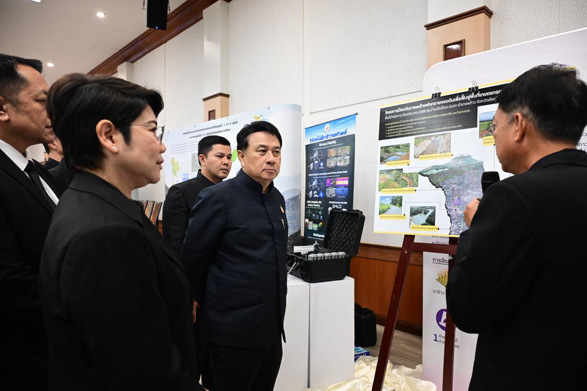 “รมช.นเรศ” เดินหน้าจัดการดินและน้ำอย่างยั่งยืน ขับเคลื่อนโครงการต้นแบบปี 2569 มุ่งเพิ่มผลผลิต ลดต้นทุน และฟื้นฟูพื้นที่เกษตรเสื่อมโทรมด้วยเทคโนโลยี 11 3745762