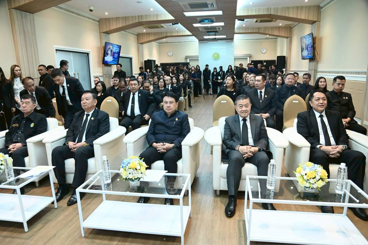 กระทรวงเกษตรฯ แถลงเตรียมจัดงาน “วันพระบิดาแห่งฝนหลวง 68”ภายใต้แนวคิด“70 ปีฝนหลวง สืบสานพระราชปณิธานพระบิดาแห่งฝนหลวง เพื่อพสกนิกรของพระราชา”ณ สยามพารากอน 14-16 พ.ย. นี้ 10 3748528