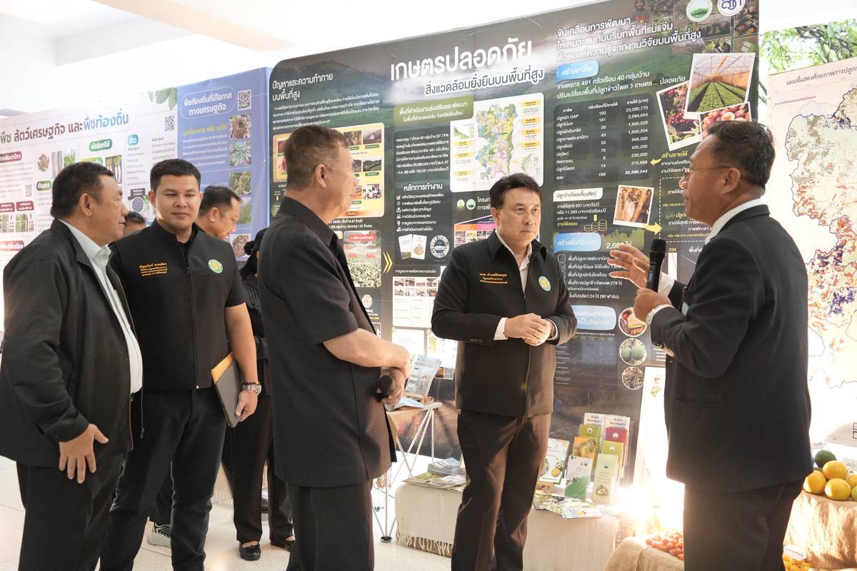“รมช.นเรศ” เดินหน้าผลักดันการขับเคลื่อนงานพัฒนาพื้นที่สูง หนุนปรับโฉมภาคการผลิตตามเกณฑ์มาตรฐานมุ่งสร้างรายได้เพิ่มเกษตรกร ต่อยอดสู่เกษตรมูลค่าสูงอย่างยั่งยืน 10 3753923
