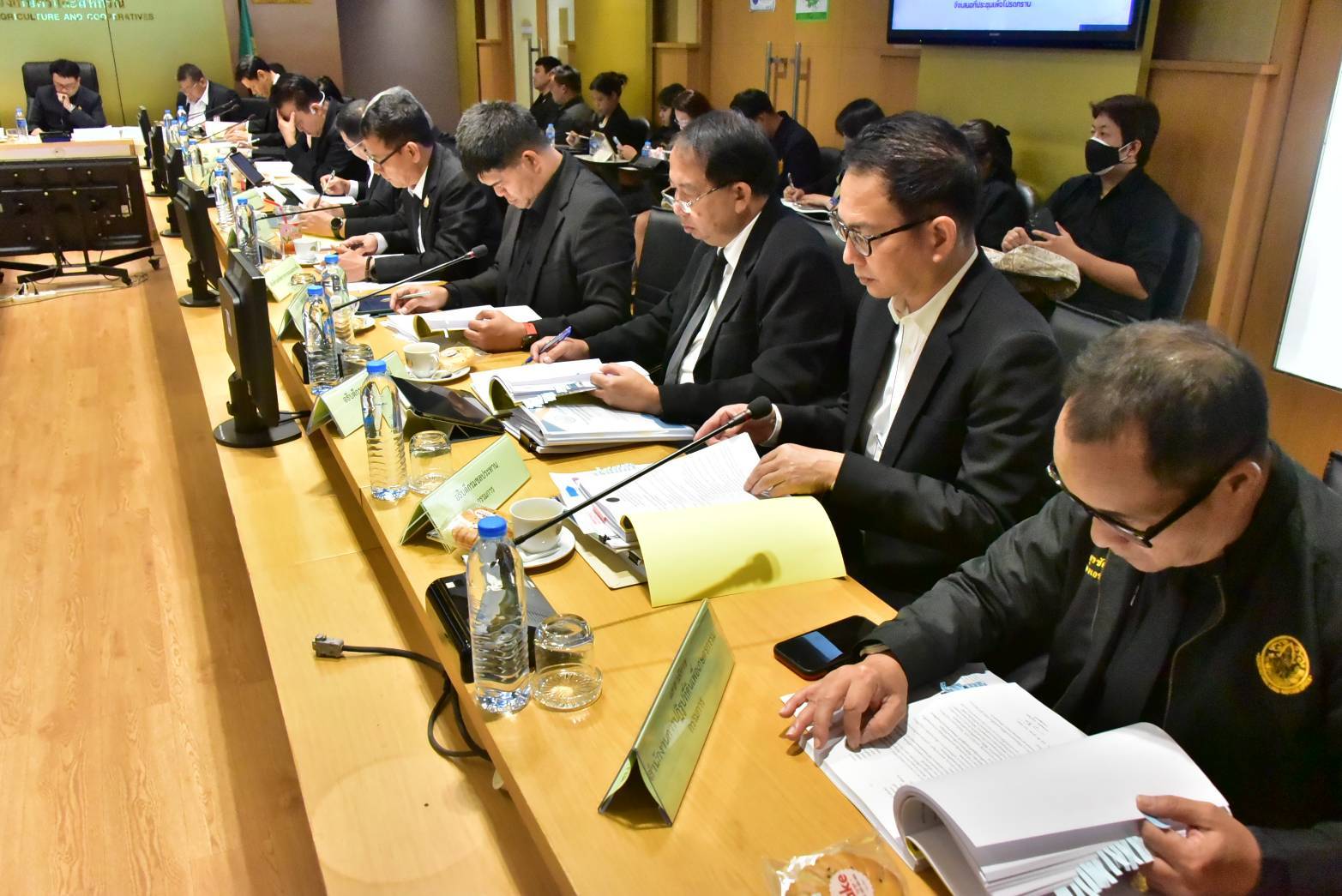 รมช.นเรศ นั่งหัวโต๊ะ เร่งสางปัญหากลุ่มสมัชชาคนจน 8 3794563