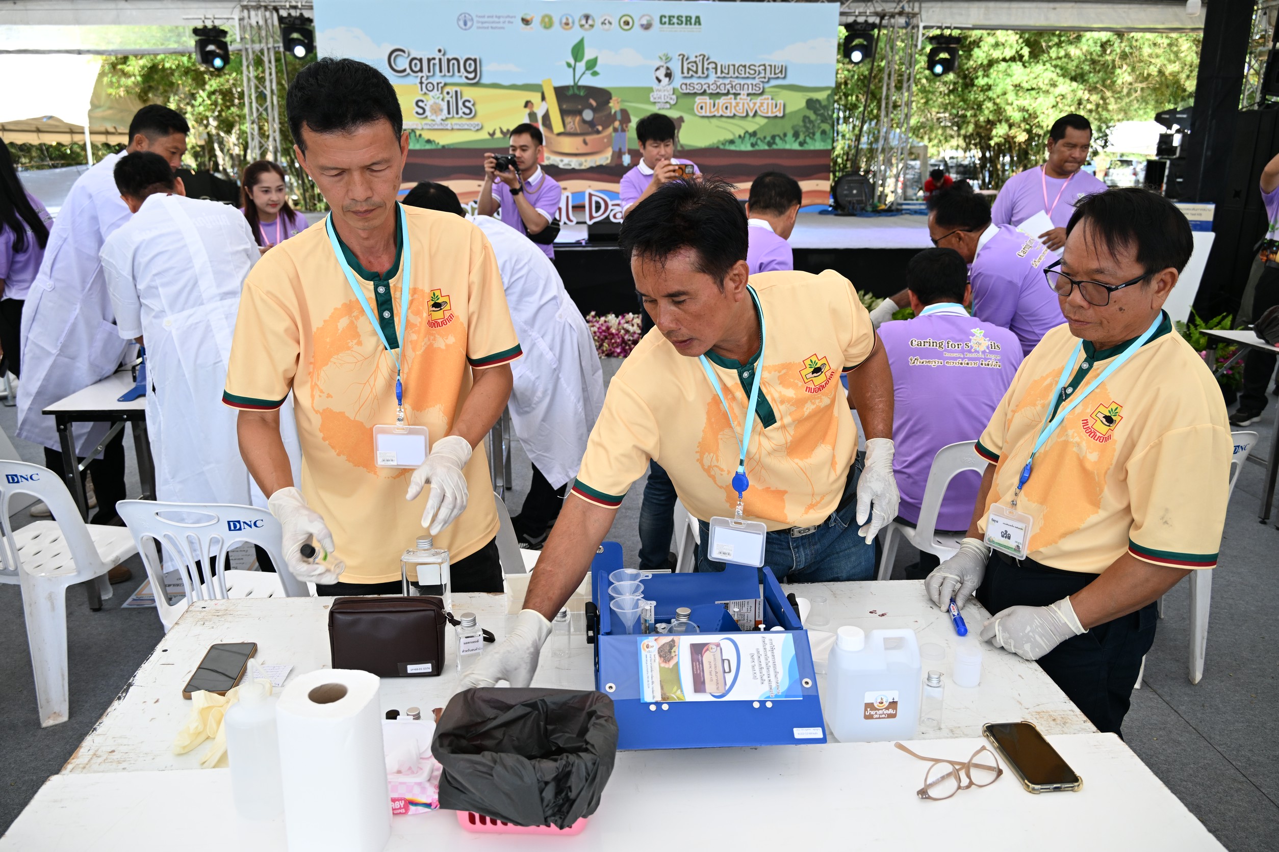 กรมพัฒนาที่ดิน จัดกิจกรรมวันดินโลก 2568 รวมพลัง “หมอดินอาสา” ขึ้นเวทีโชว์เทคนิคจัดการดิน - น้ำ เพื่ออนาคตเมืองที่ยั่งยืน 6 4 1
