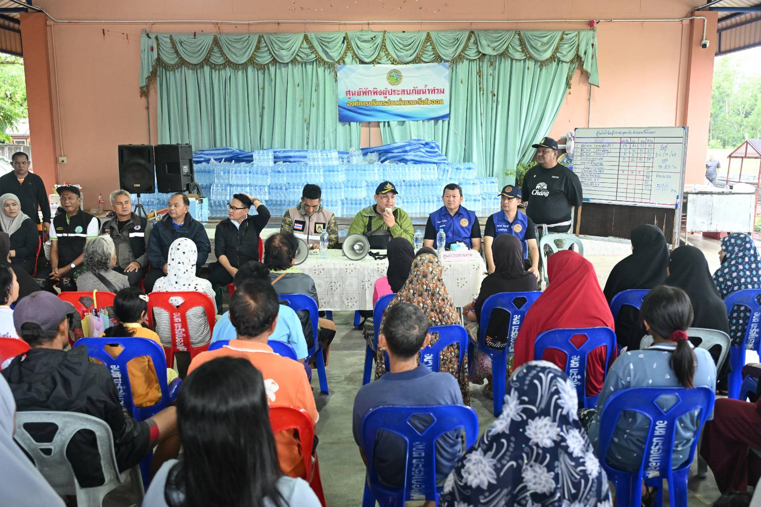 รมช.อามินทร์ เร่งลงพื้นที่เจาะไอร้อง มอบถุงยังชีพเยียวยาผู้ประสบอุทกภัย พร้อมติดตามสถานการณ์น้ำอย่างใกล้ชิด 5 40462