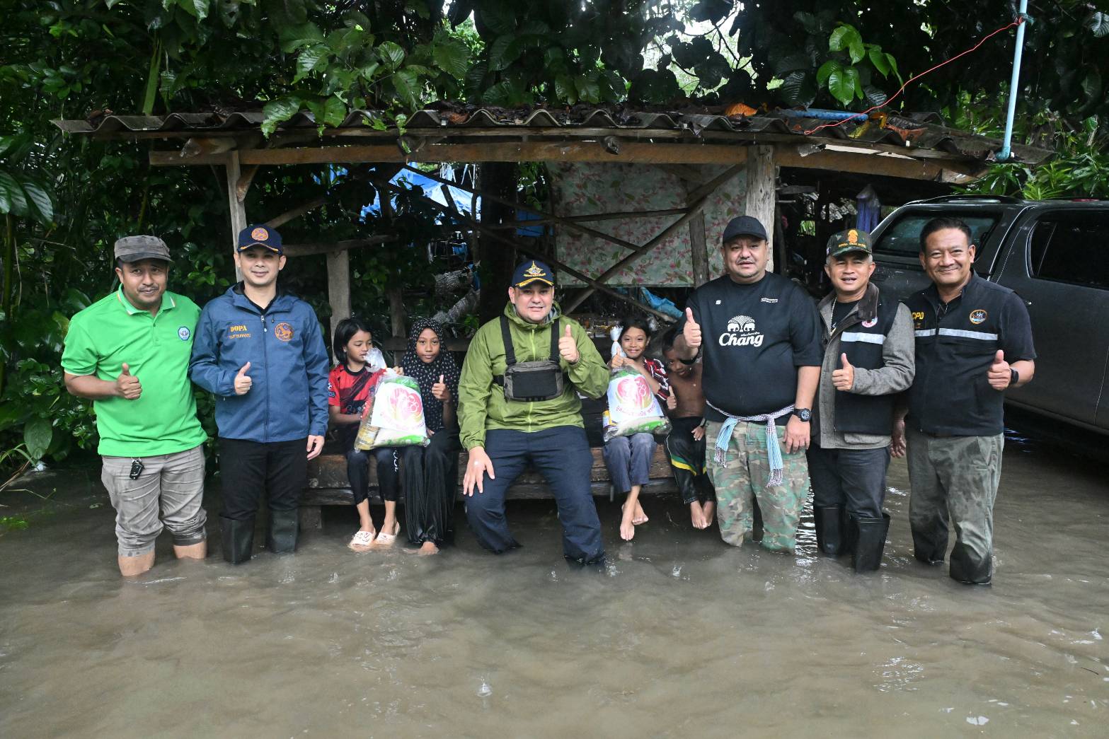 รมช.อามินทร์ เร่งลงพื้นที่เจาะไอร้อง มอบถุงยังชีพเยียวยาผู้ประสบอุทกภัย พร้อมติดตามสถานการณ์น้ำอย่างใกล้ชิด 8 40503