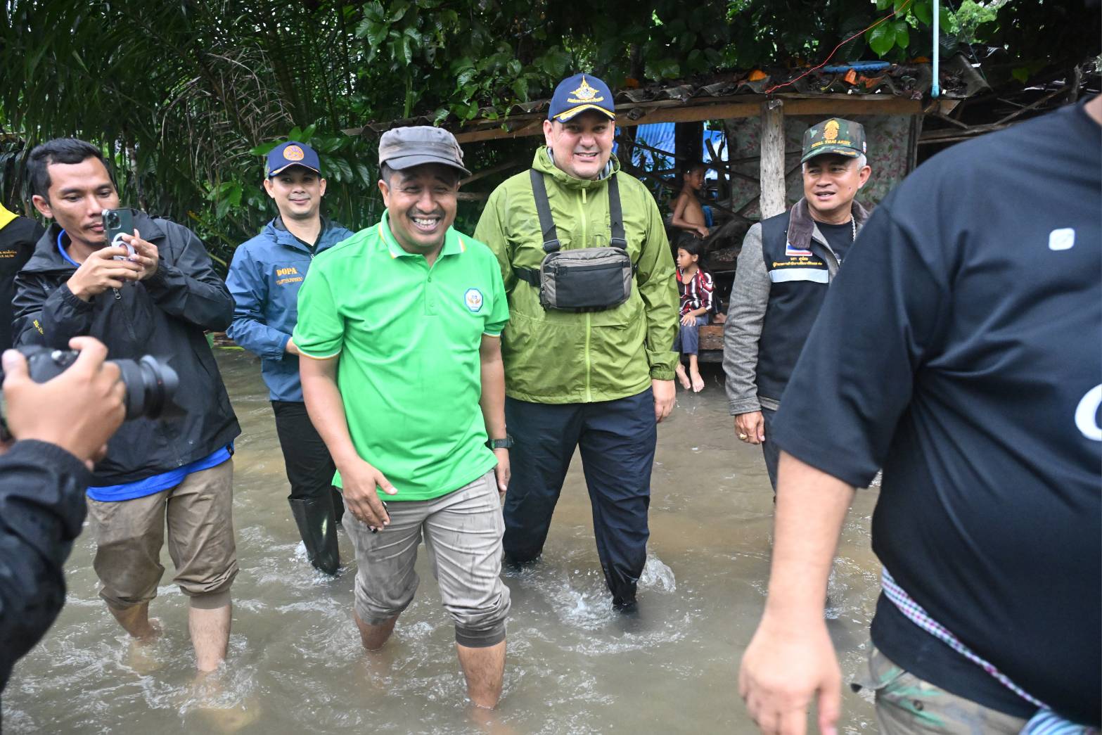 รมช.อามินทร์ เร่งลงพื้นที่เจาะไอร้อง มอบถุงยังชีพเยียวยาผู้ประสบอุทกภัย พร้อมติดตามสถานการณ์น้ำอย่างใกล้ชิด 9 40509