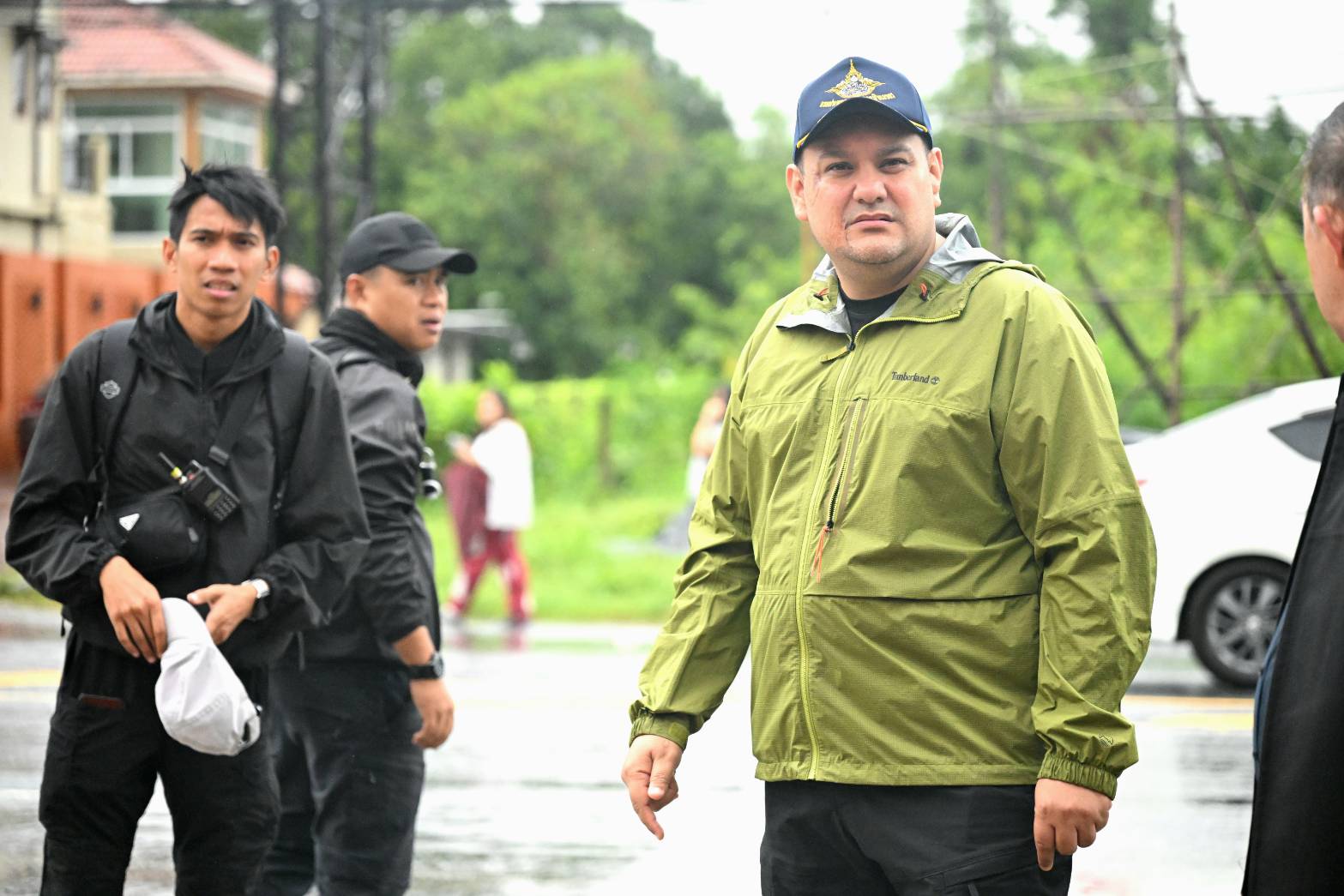 “รมช.อามินทร์” ช่วยหญิงท้องแก่ใกล้คลอด กลางน้ำท่วมหาดใหญ่ ส่งขึ้น ฮ. ถึงมือแพทย์ปลอดภัย พร้อมเร่งแจกจ่าย เสบียงอาหารบรรเทาความเดือดร้อนให้กับประชาชนตลอดวัน 11 40863