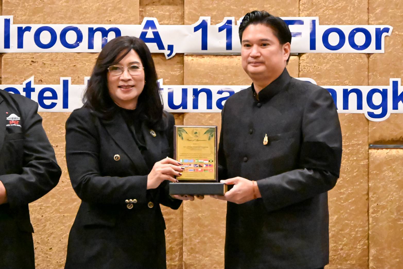 “รมช.อามินทร์“เปิดประชุมมะพร้าวนานาชาติครั้งที่ 61 ระดม 16 ประเทศ เดินหน้าปั้นมาตรฐาน–นวัตกรรม ดันอุตสาหกรรมมะพร้าวสู่เวทีโลก 6 46224