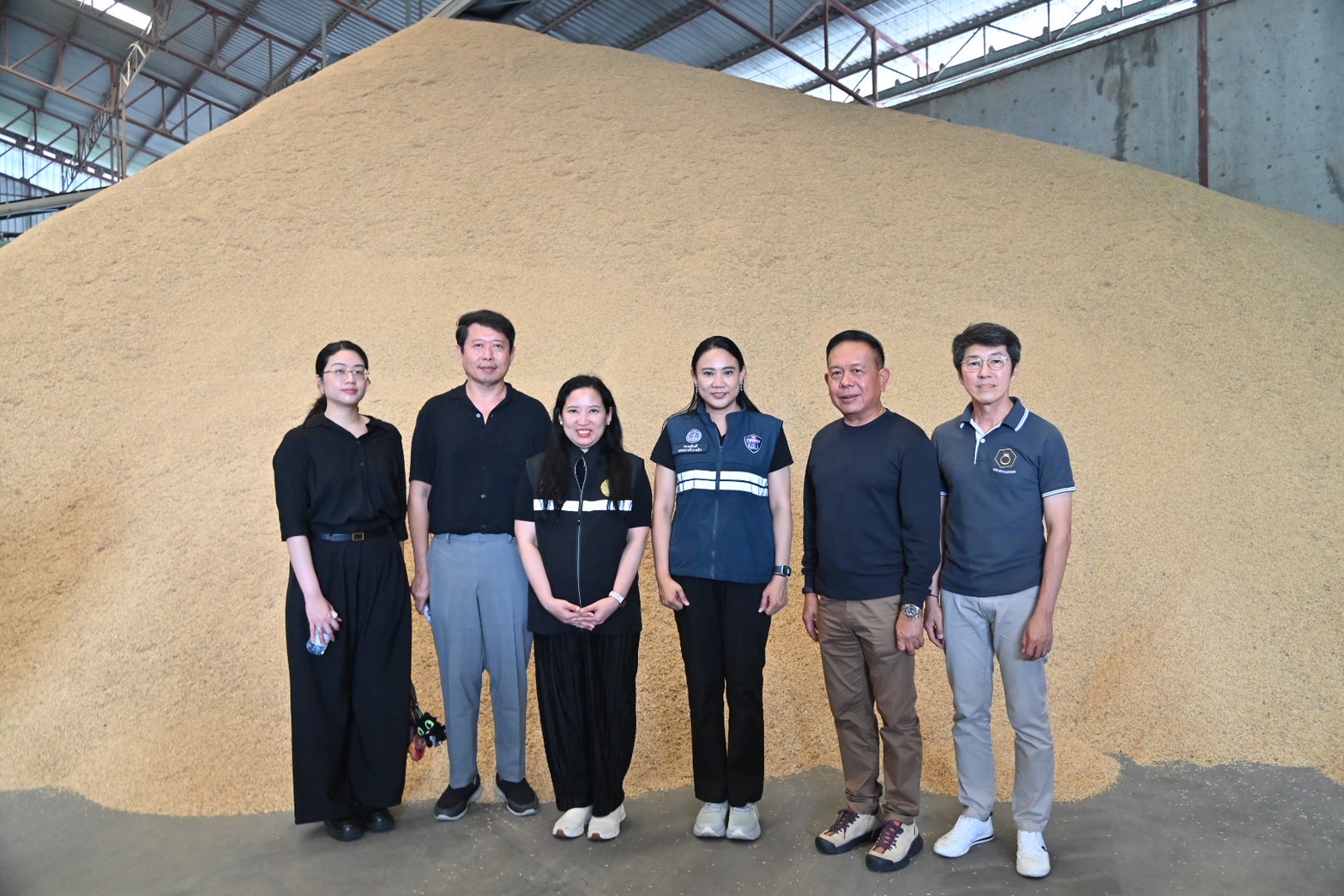 DIT ลุยภาคอีสาน เตรียมความพร้อมโรงสีรับผลผลิตข้าวนาปี 2568/69 หนุนโครงการชดเชยดอกเบี้ย เสริมสภาพคล่องรับซื้อข้าวชาวนา พยุงราคาข้าวต้นฤดูกาล 6 575055298 1418044486554754 3037599668566059463 n