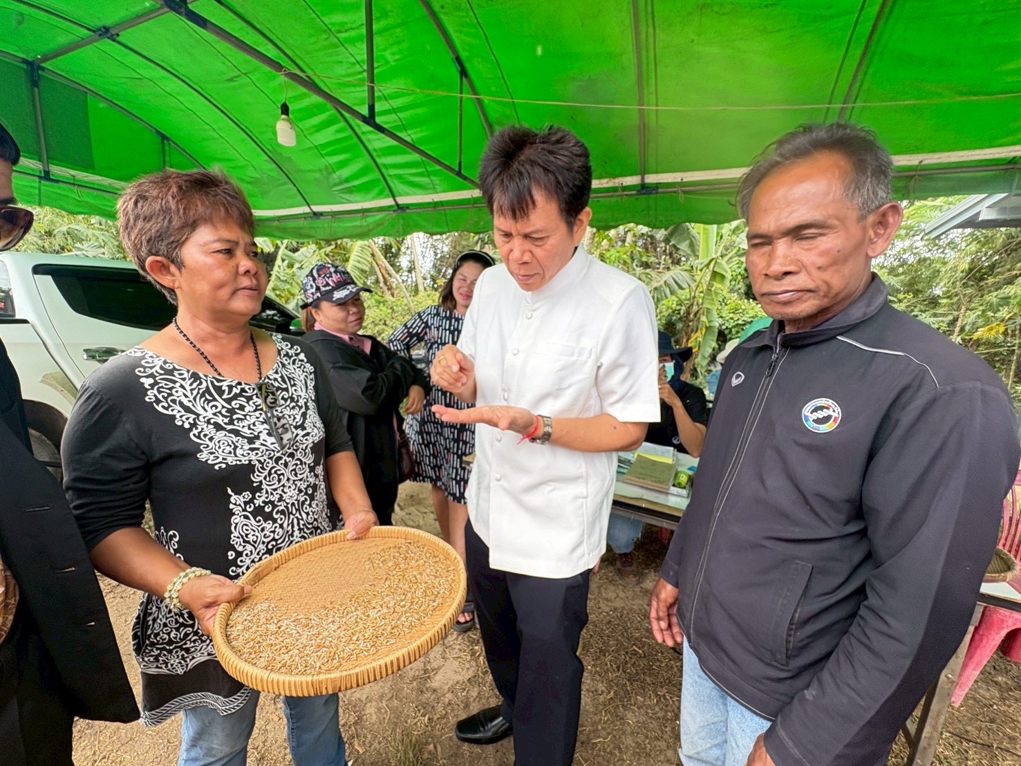 “พาณิชย์” เผย ตลาดข้าวกลับมาคึกคัก ราคาข้าวหอมดีดแตะ 16,000 บาท/ตัน พุ่งขึ้นทันที 1,000 บาท จากมาตรการดูดซับตรงจุดของ นบข. 3 584972780 1432944055064797 9031492505161427100 n