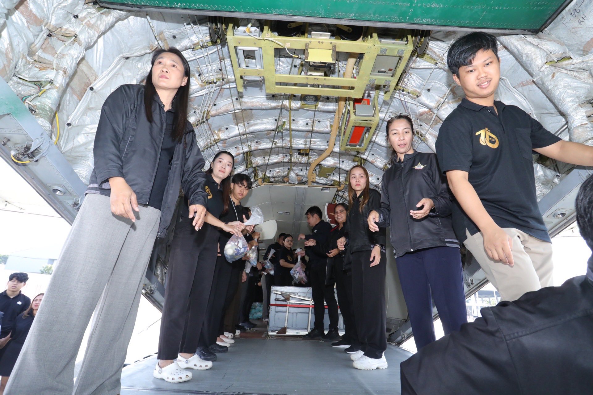 ฝนหลวงฯ ลำเลียงสิ่งของ ถุงยังชีพ และเจ้าหน้าที่ขับเจ็ตสกี และบังคับโดรนส่งลงพื้นที่ตรง อ.หาดใหญ่ ช่วยน้ำท่วมภาคใต้ต่อเนื่อง 4 586538782 1163349725986843 7924979408119023534 n