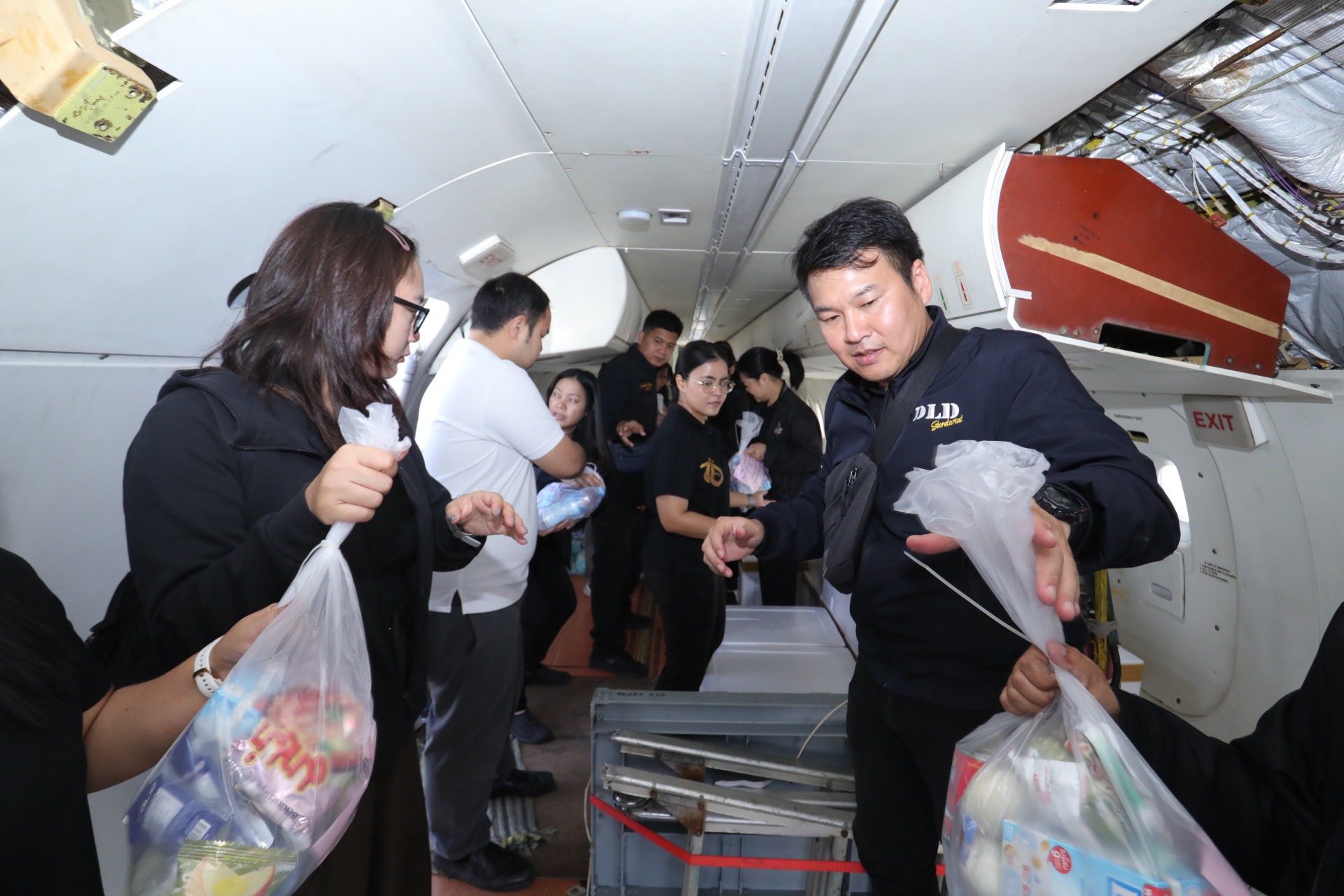 ฝนหลวงฯ ลำเลียงสิ่งของ ถุงยังชีพ และเจ้าหน้าที่ขับเจ็ตสกี และบังคับโดรนส่งลงพื้นที่ตรง อ.หาดใหญ่ ช่วยน้ำท่วมภาคใต้ต่อเนื่อง 7 586560162 1163349795986836 3394346978224629378 n