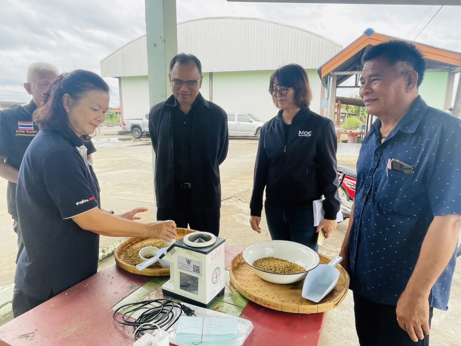 “พาณิชย์” เผย ตลาดข้าวกลับมาคึกคัก ราคาข้าวหอมดีดแตะ 16,000 บาท/ตัน พุ่งขึ้นทันที 1,000 บาท จากมาตรการดูดซับตรงจุดของ นบข. 2 586765555 1432944065064796 5332576397054617534 n