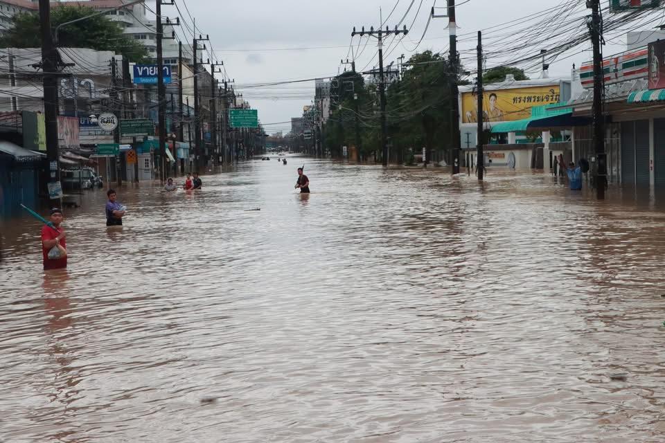 ฝนถล่มหาดใหญ่ หนักสุดในรอบ 300 ปี(นับตั้งแต่สมัยกรุงศรีอยุธยาตอนปลาย) กรมชลฯเร่งระบายน้ำเต็มศักยภาพ ลดผลกระทบ 2 588873065 1255291273312141 1157399408230778622 n